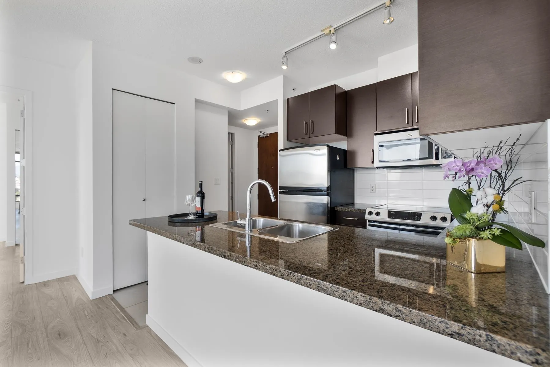 1903 4250 Dawson Street