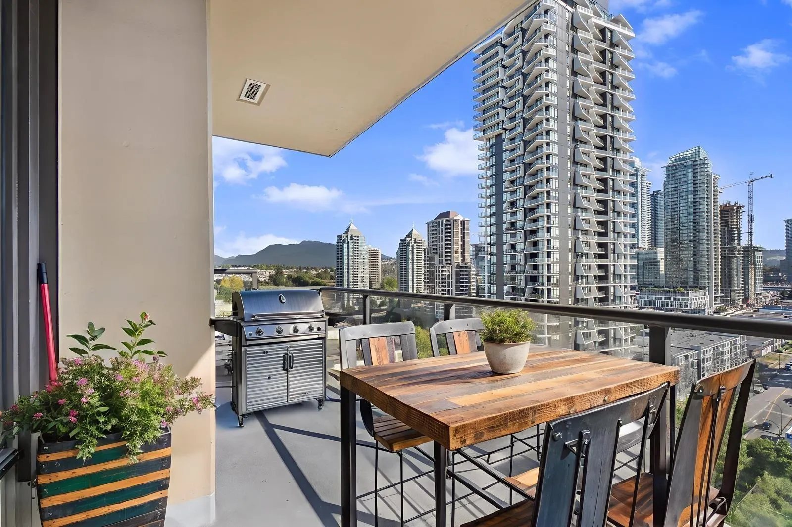 1903 4250 Dawson Street
