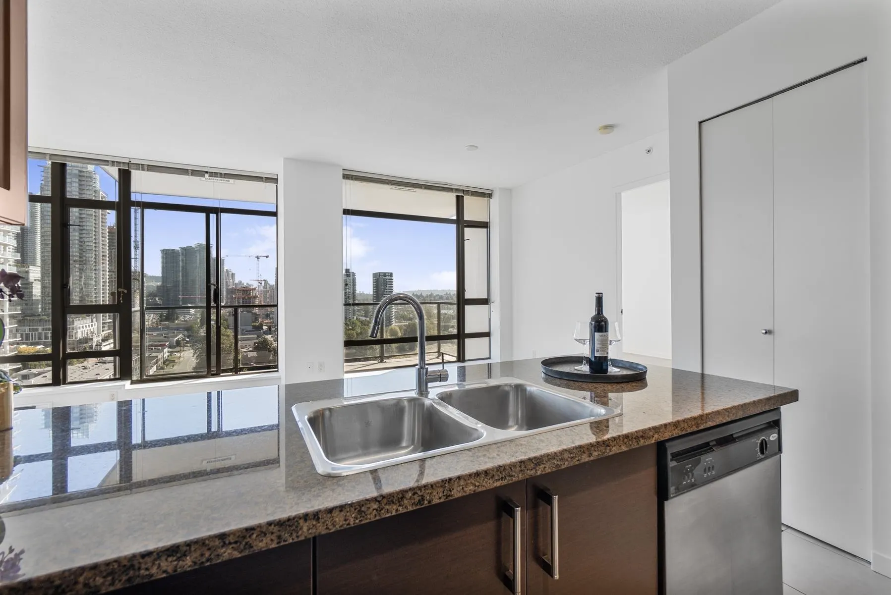 1903 4250 Dawson Street