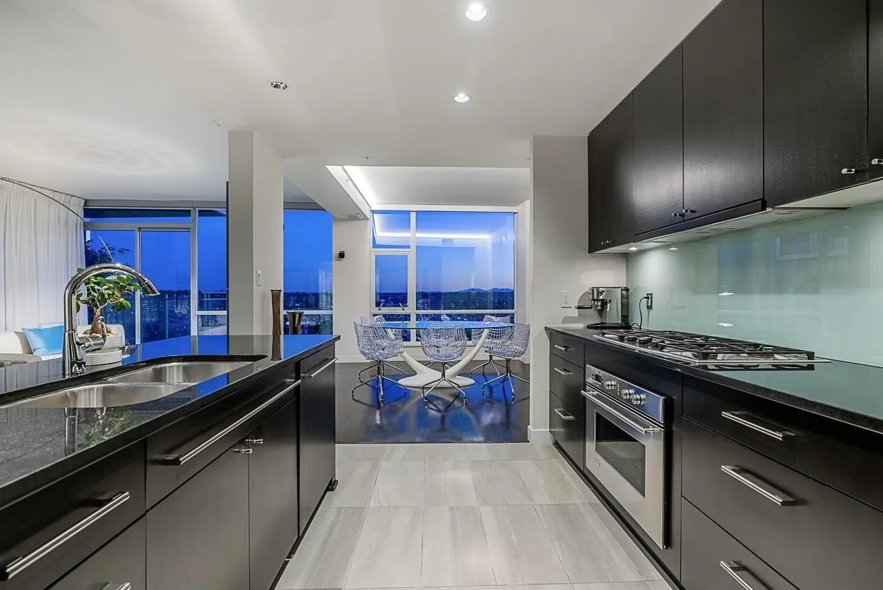 270X 1455 Howe Street