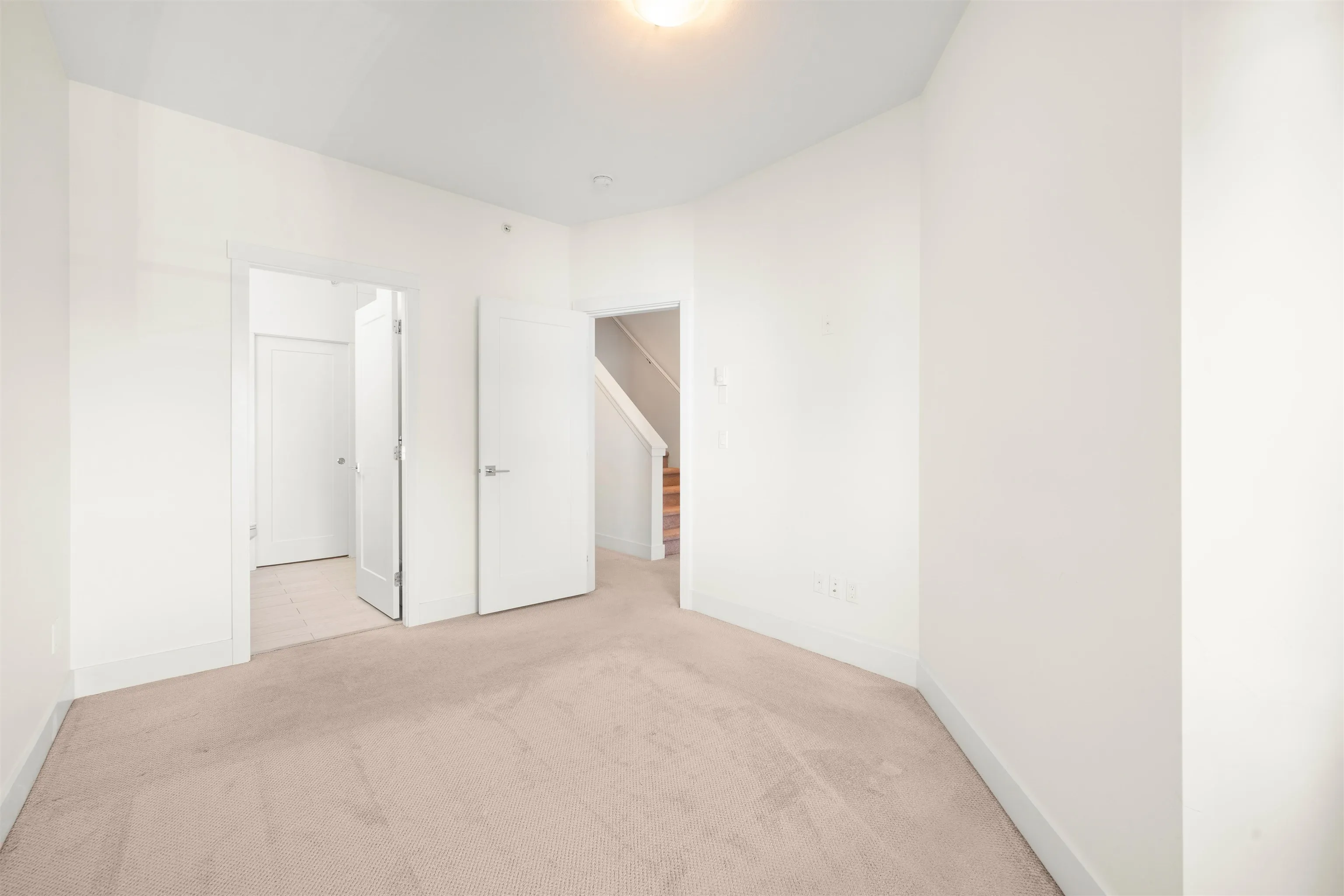 57 7811 209 Street