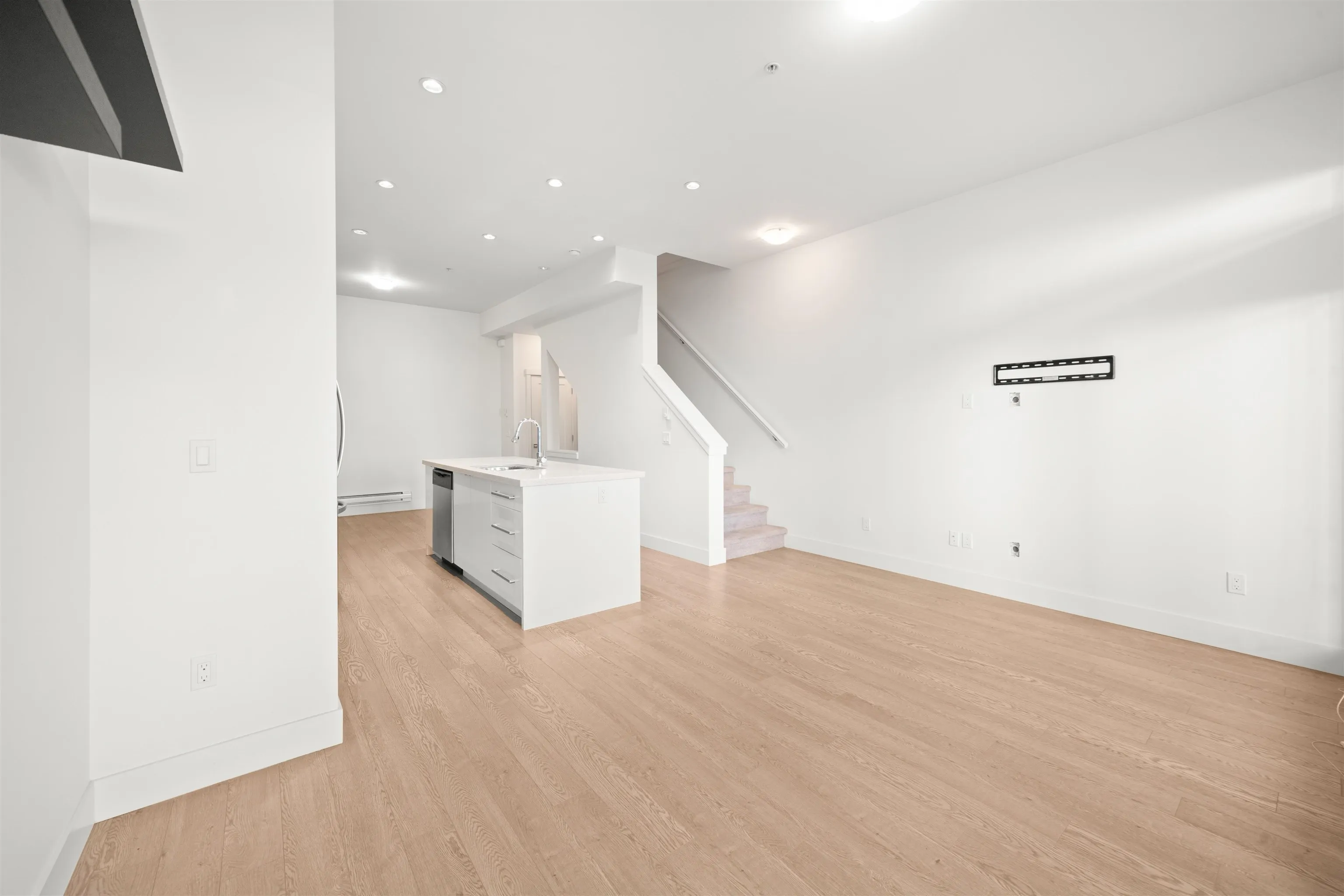 57 7811 209 Street
