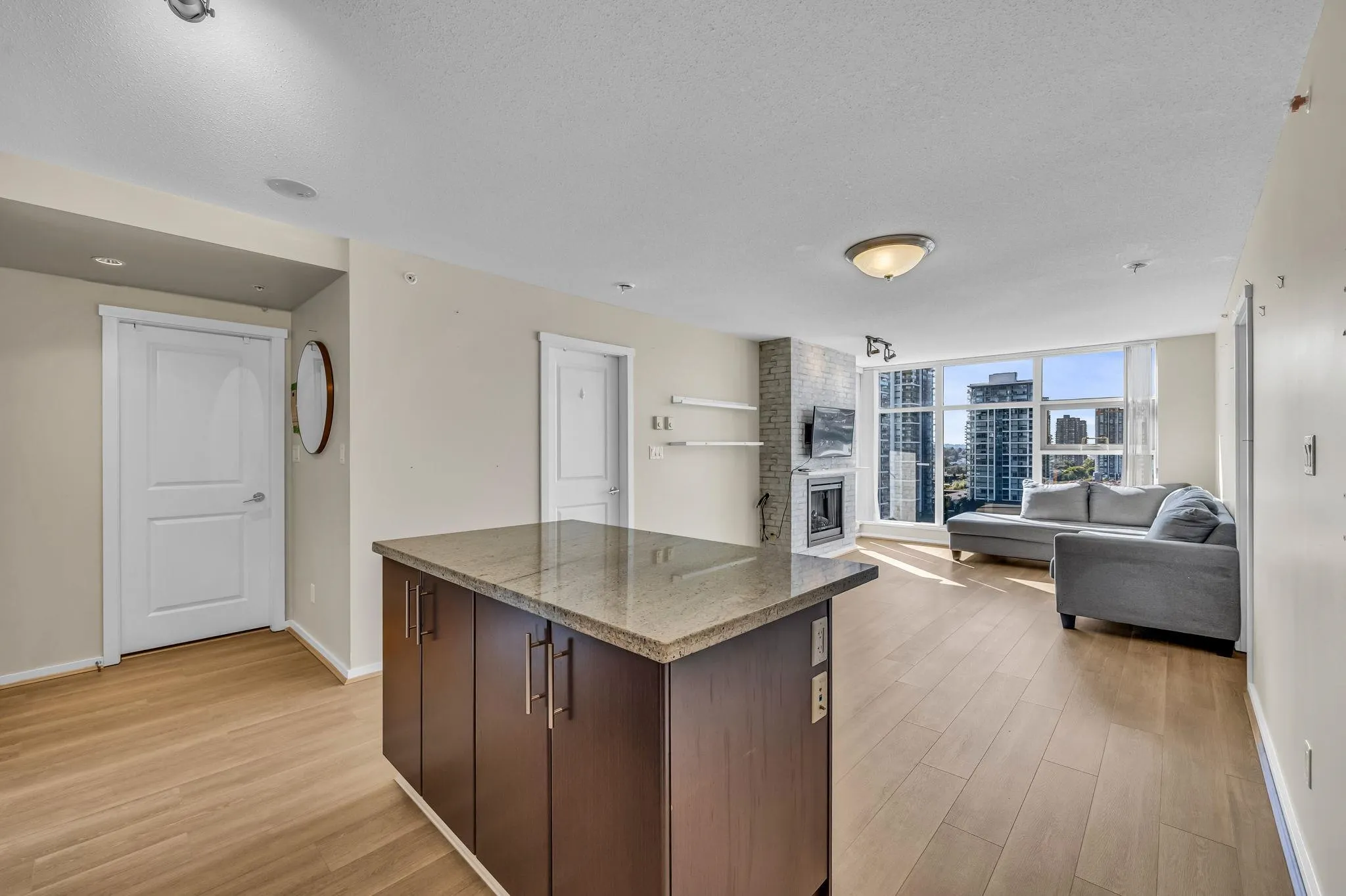 1908 2289 Yukon Crescent