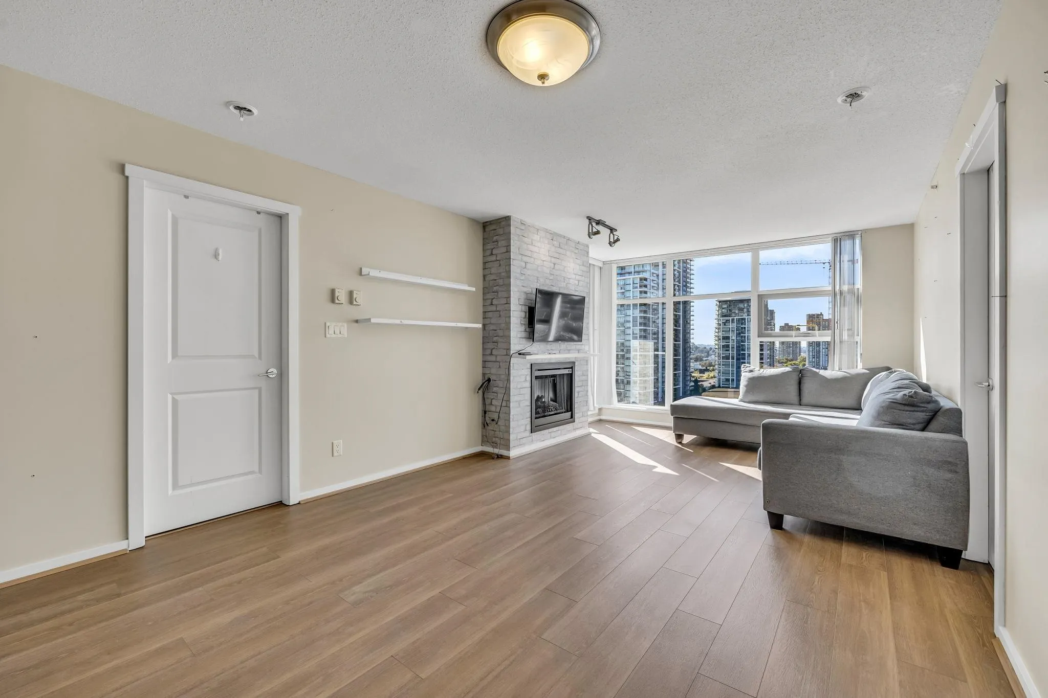1908 2289 Yukon Crescent