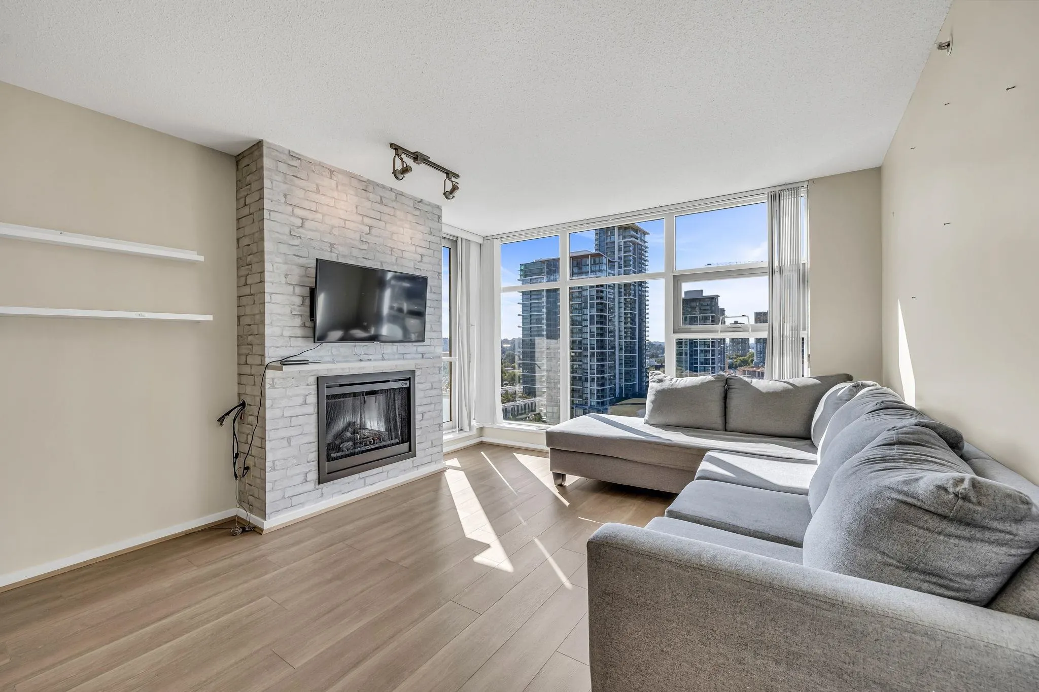 1908 2289 Yukon Crescent