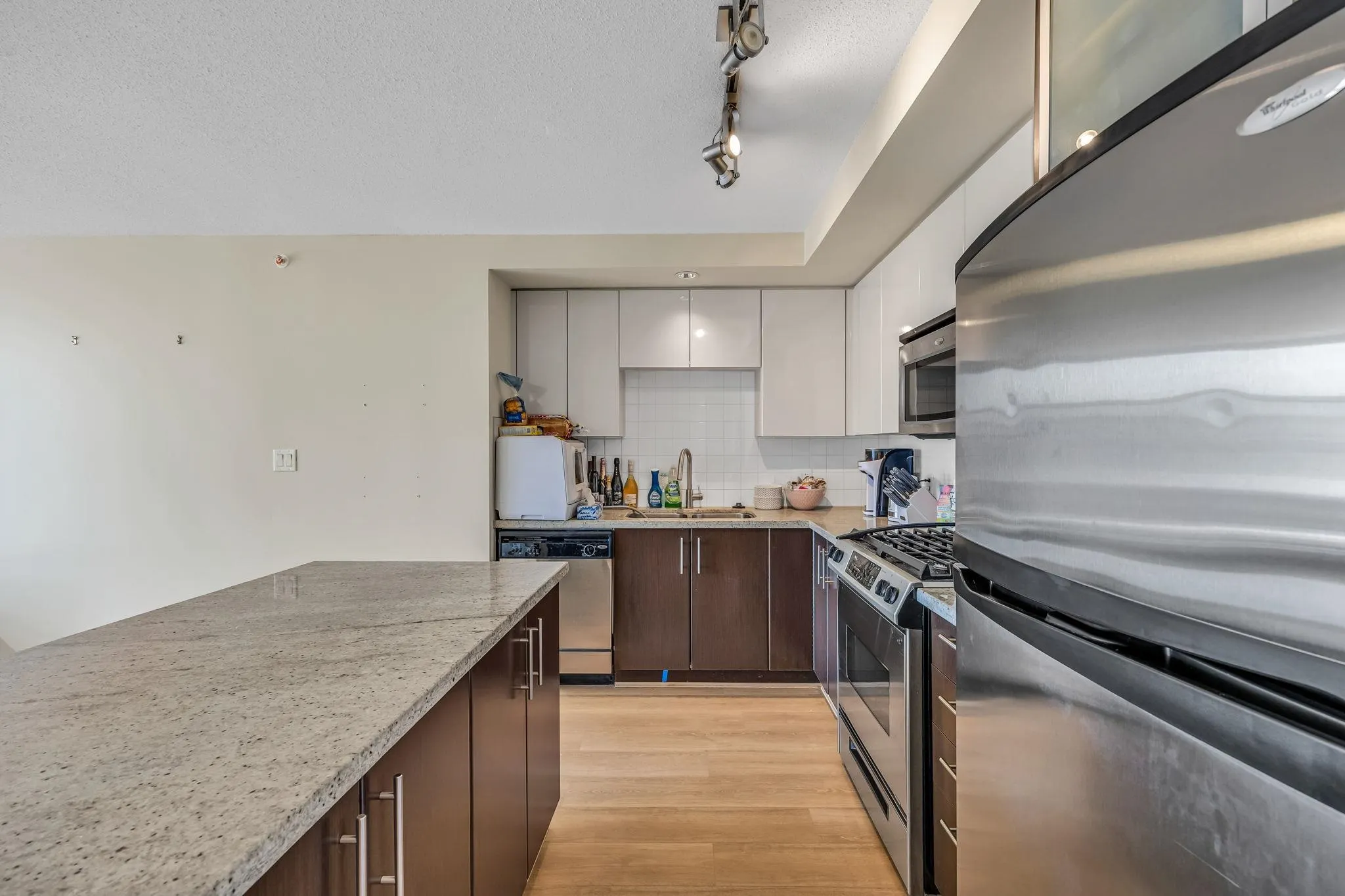 1908 2289 Yukon Crescent