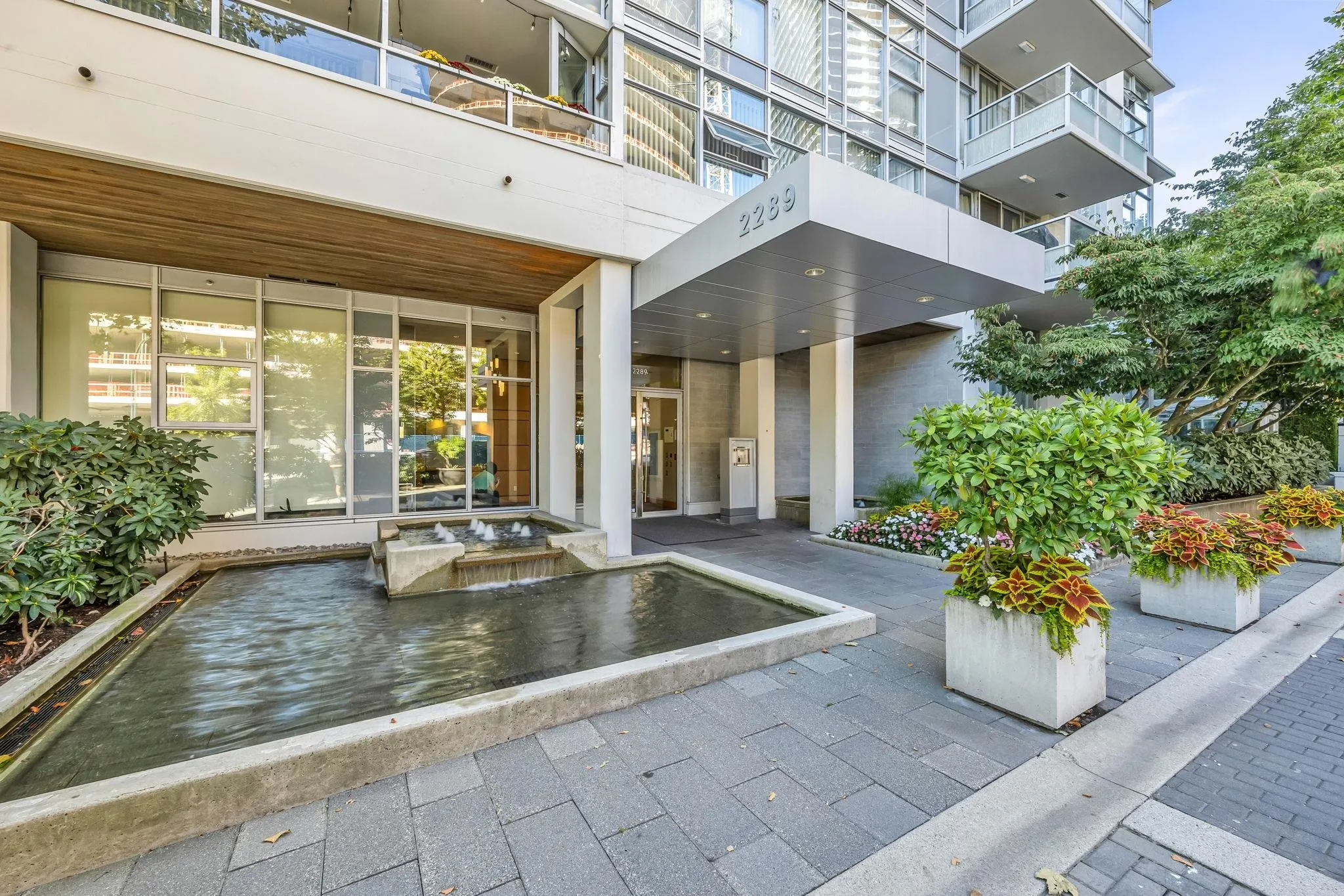 1908 2289 Yukon Crescent