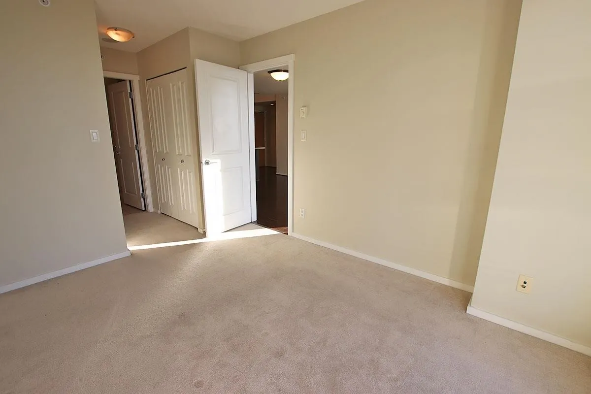 1908 2289 Yukon Crescent