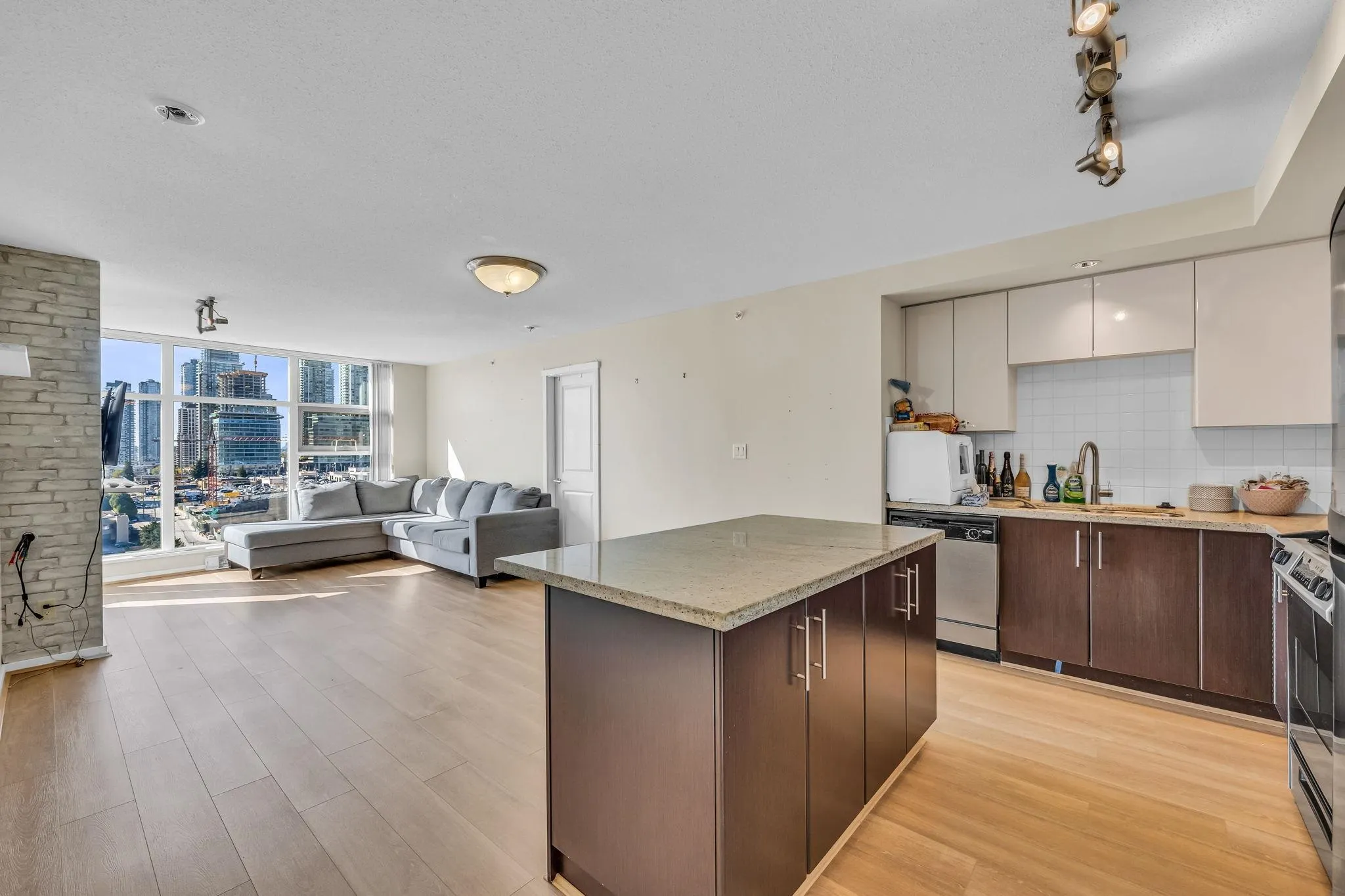 1908 2289 Yukon Crescent