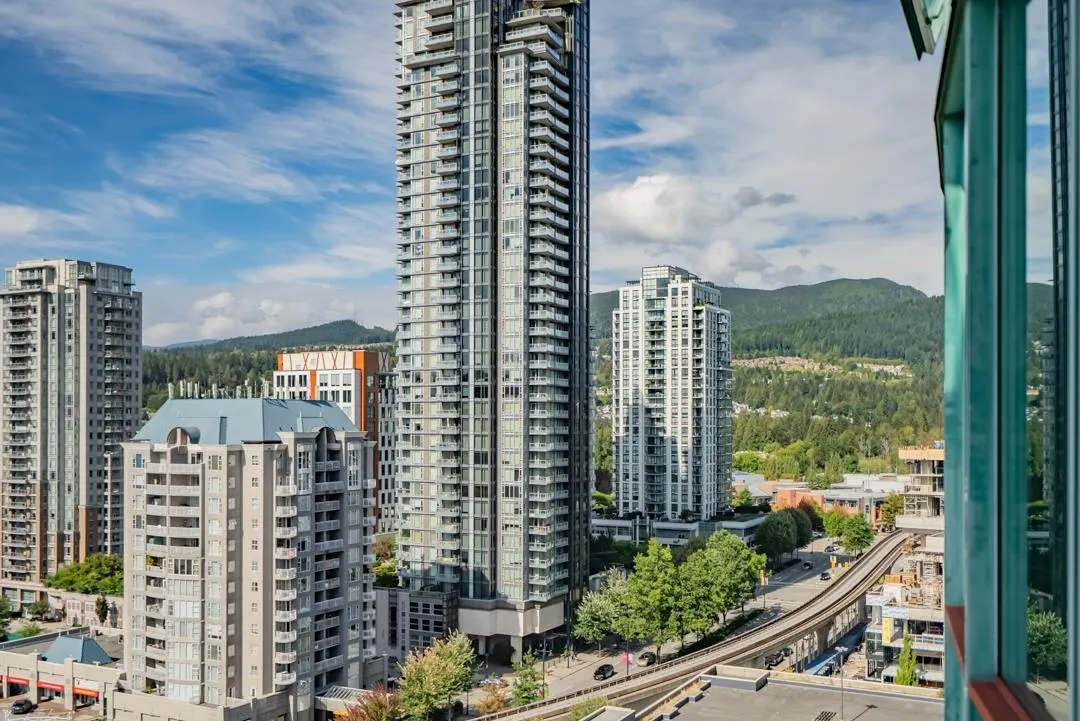 1607 1148 Heffley Crescent