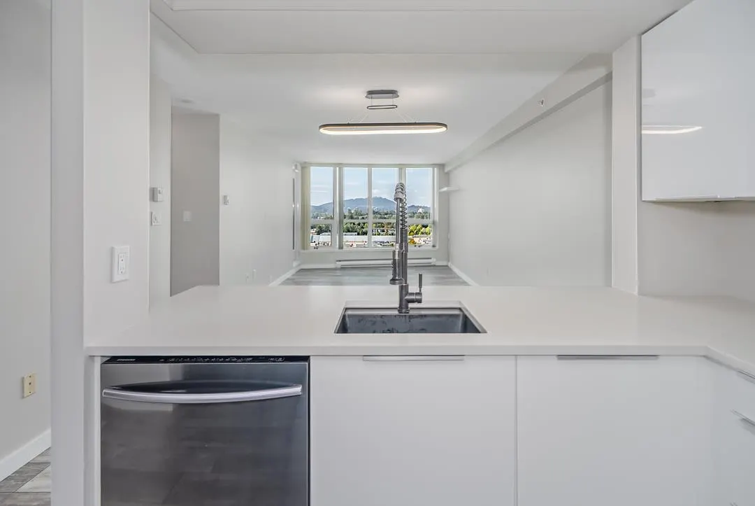 1607 1148 Heffley Crescent