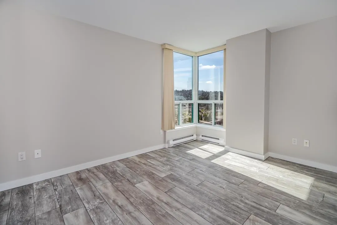 1607 1148 Heffley Crescent