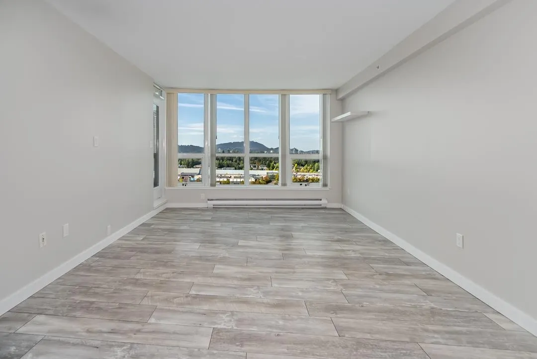 1607 1148 Heffley Crescent