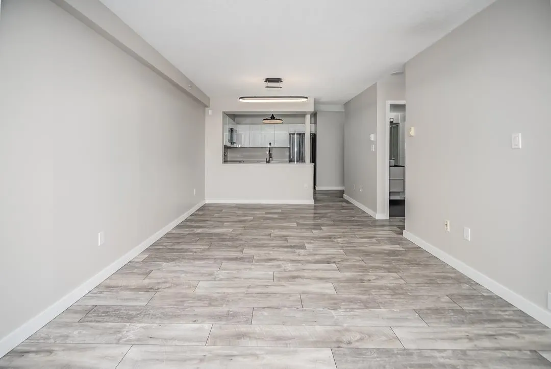 1607 1148 Heffley Crescent