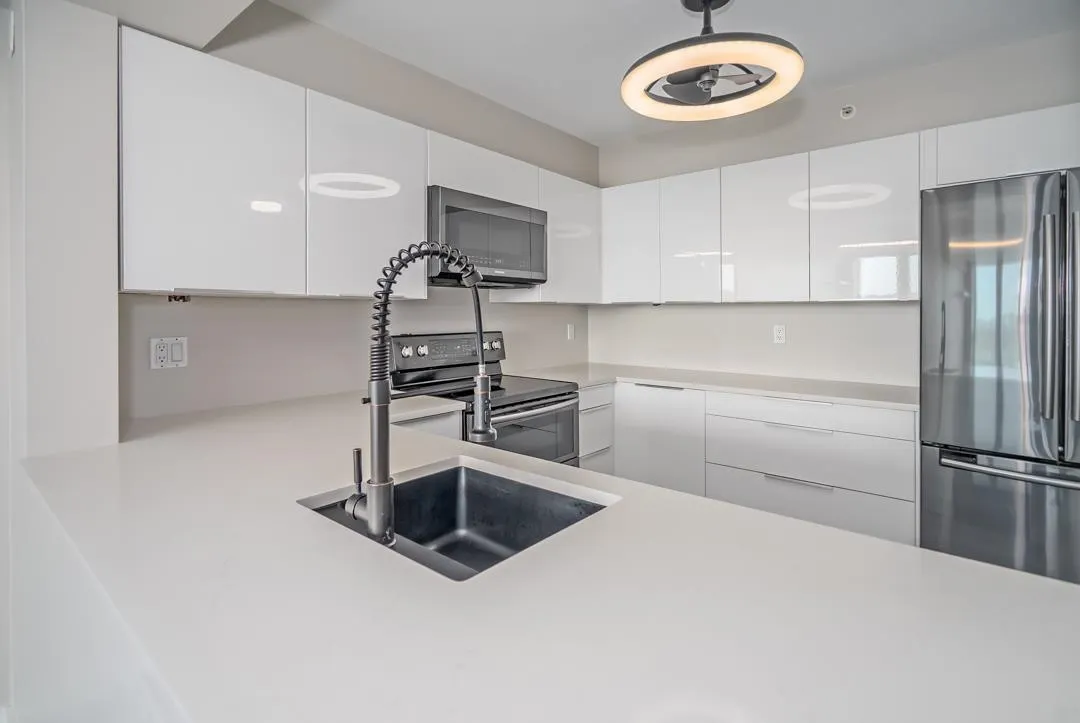 1607 1148 Heffley Crescent