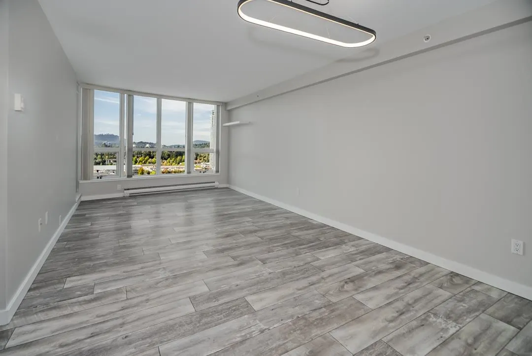 1607 1148 Heffley Crescent