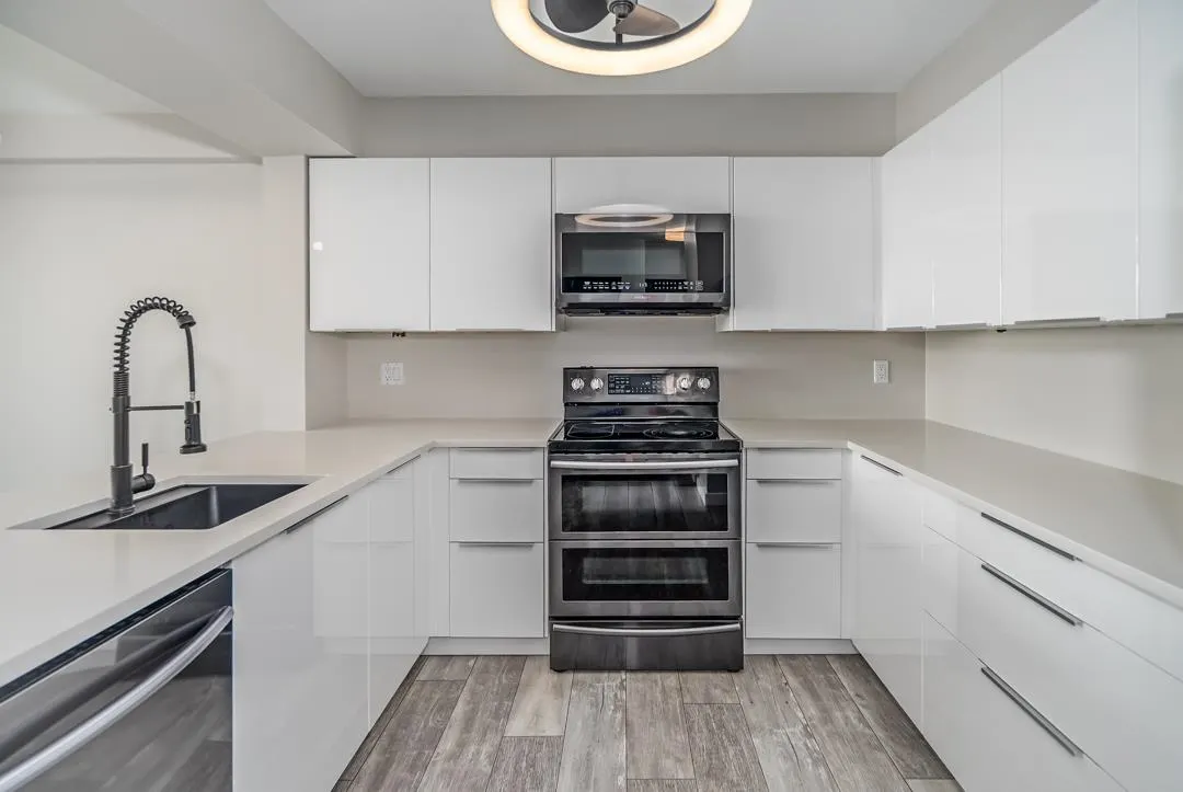 1607 1148 Heffley Crescent