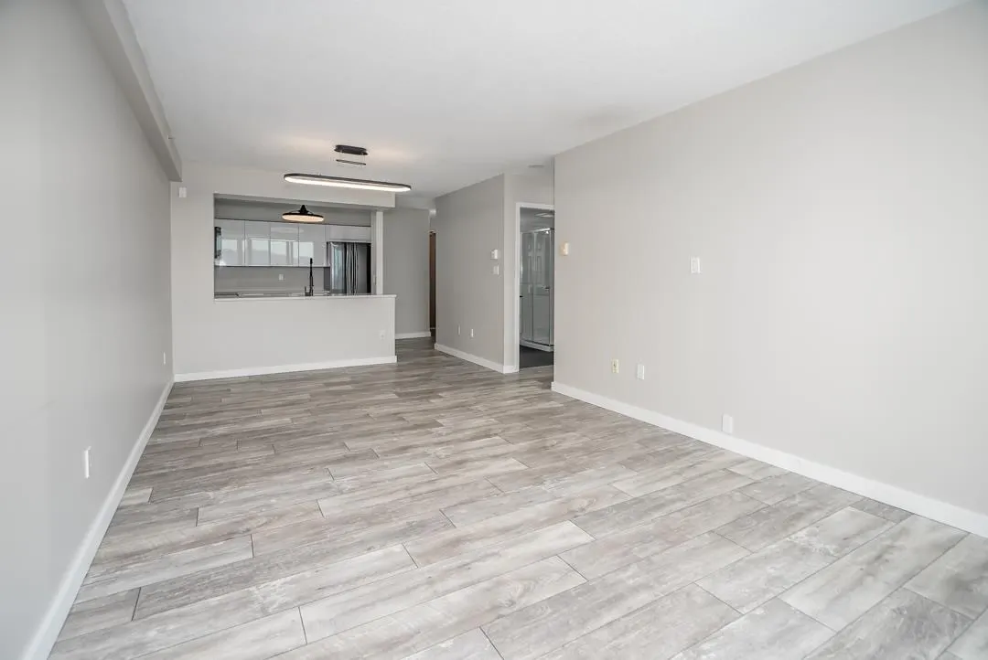 1607 1148 Heffley Crescent