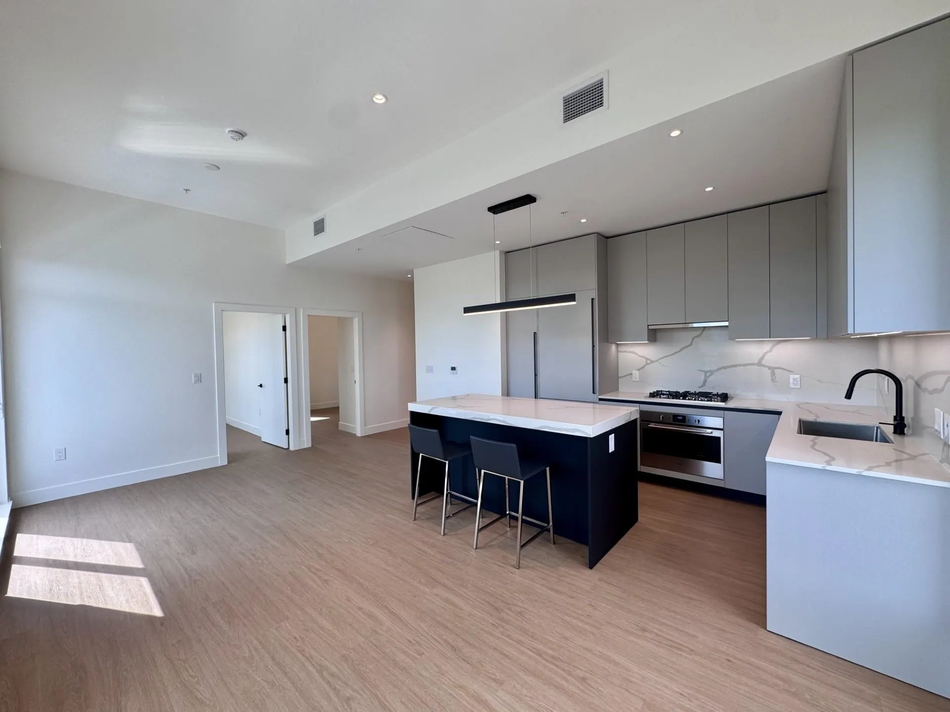 503 2235 E Broadway