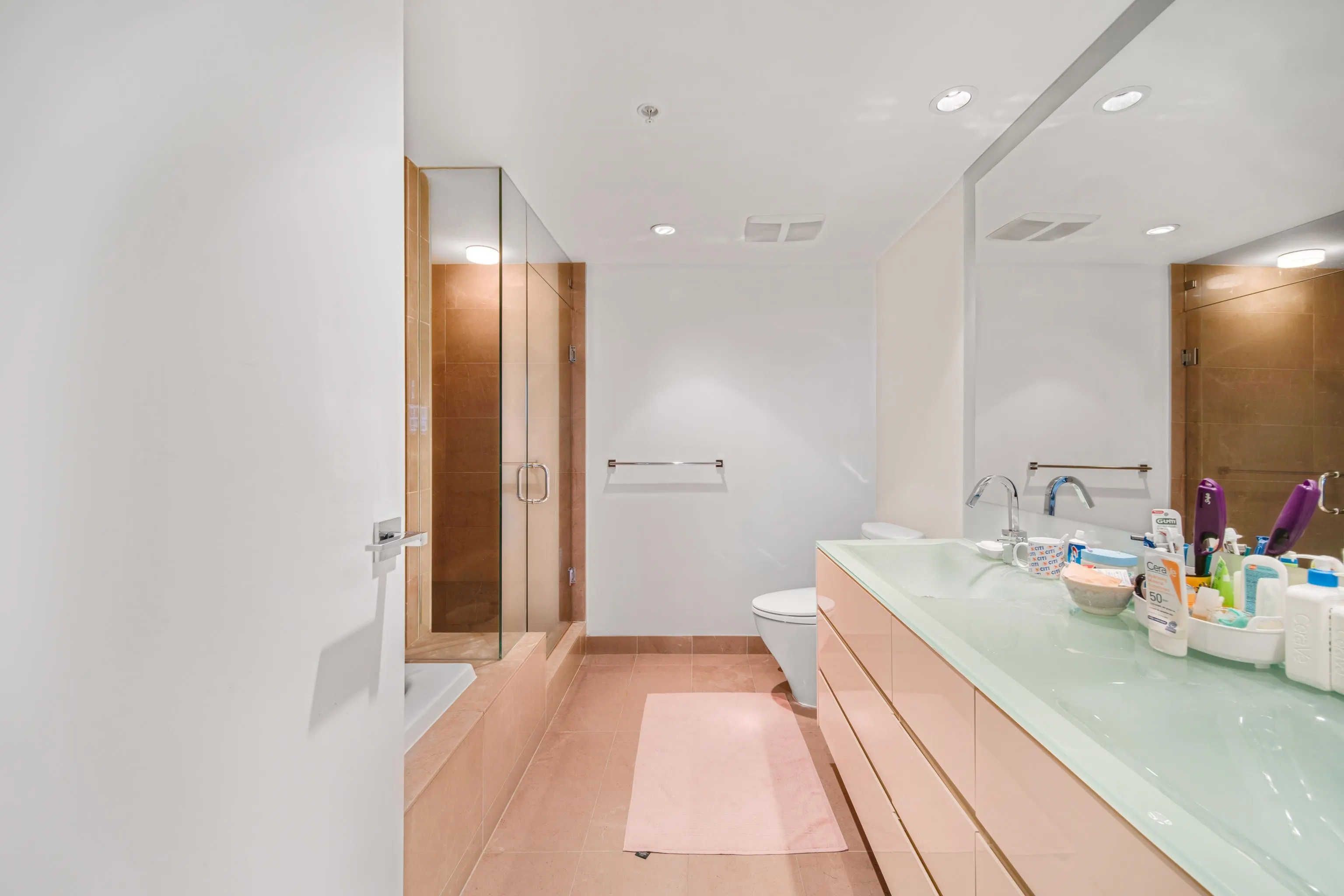 503 8 Smithe Mews