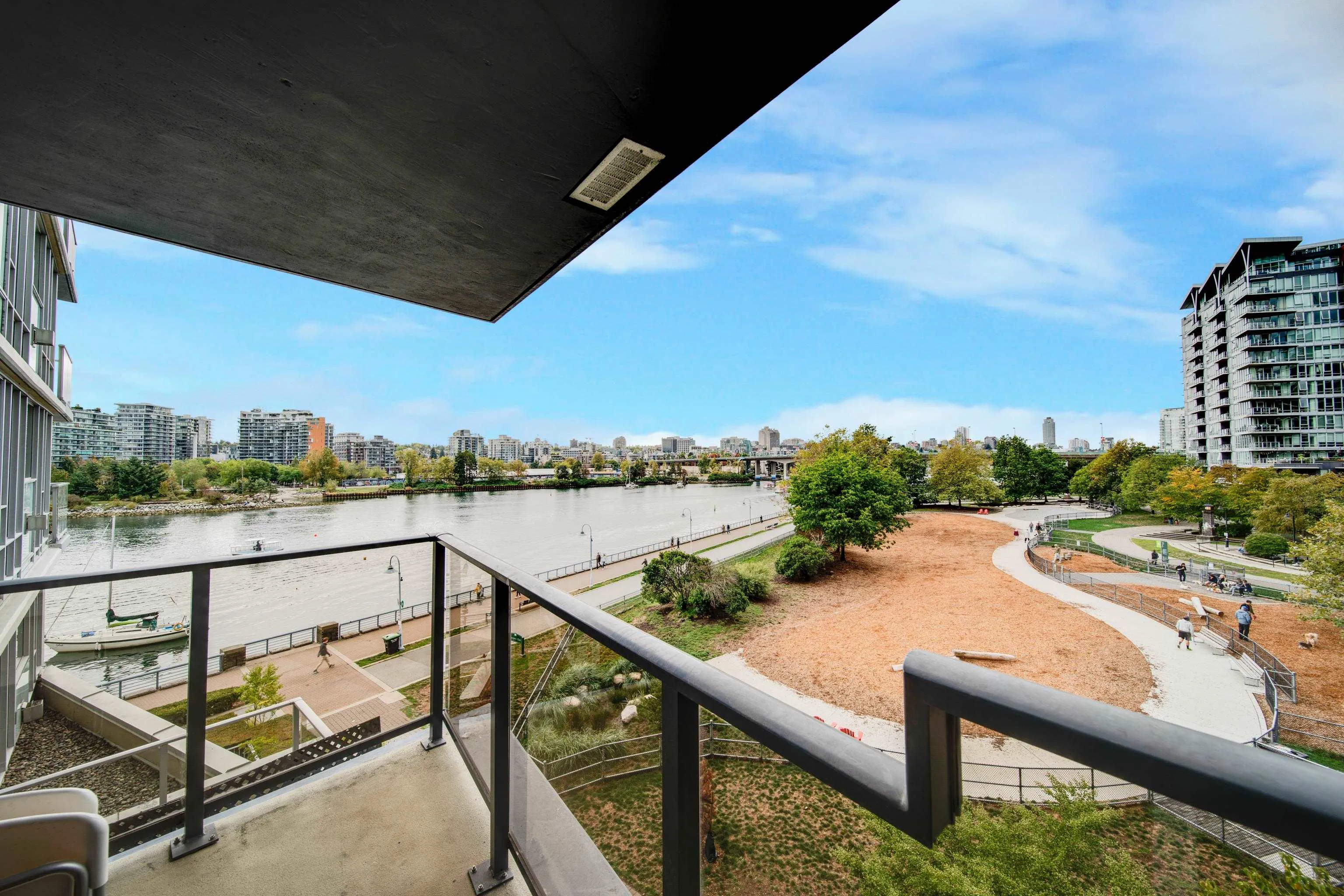 503 8 Smithe Mews