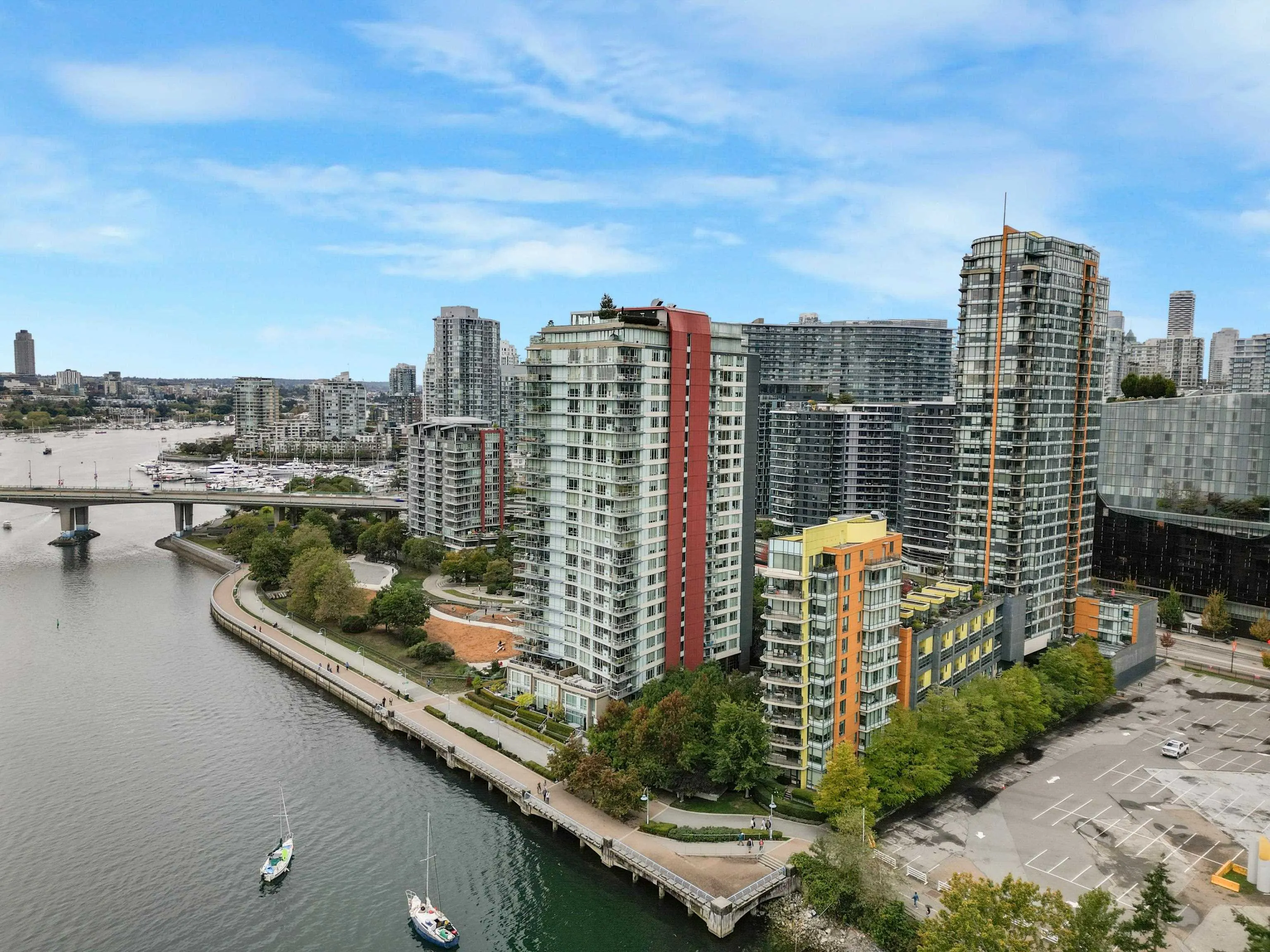 503 8 Smithe Mews