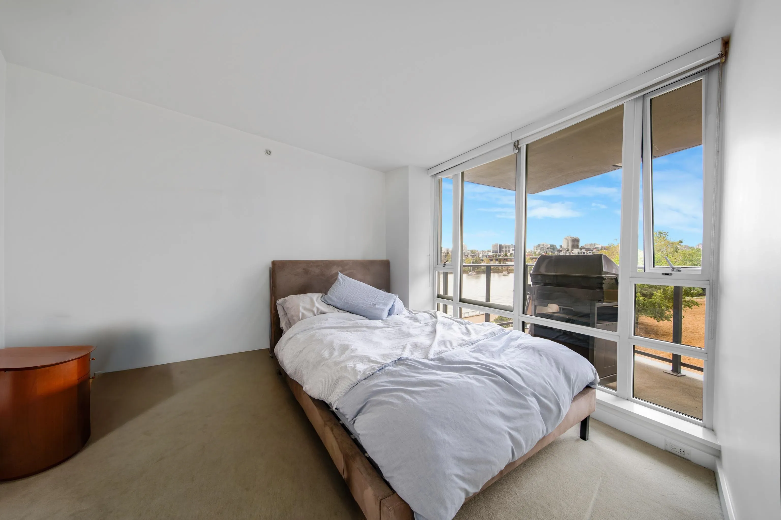 503 8 Smithe Mews