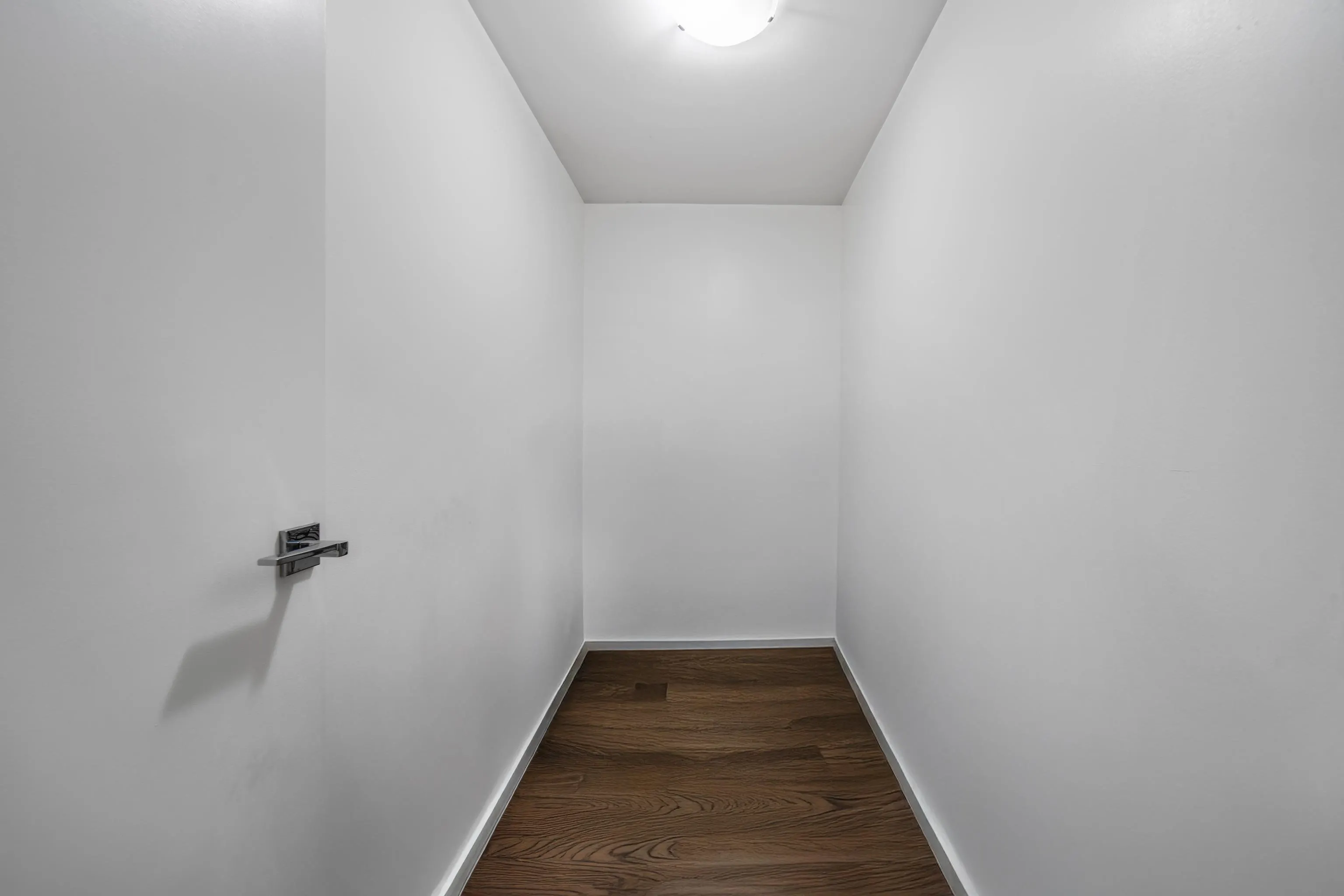 503 8 Smithe Mews