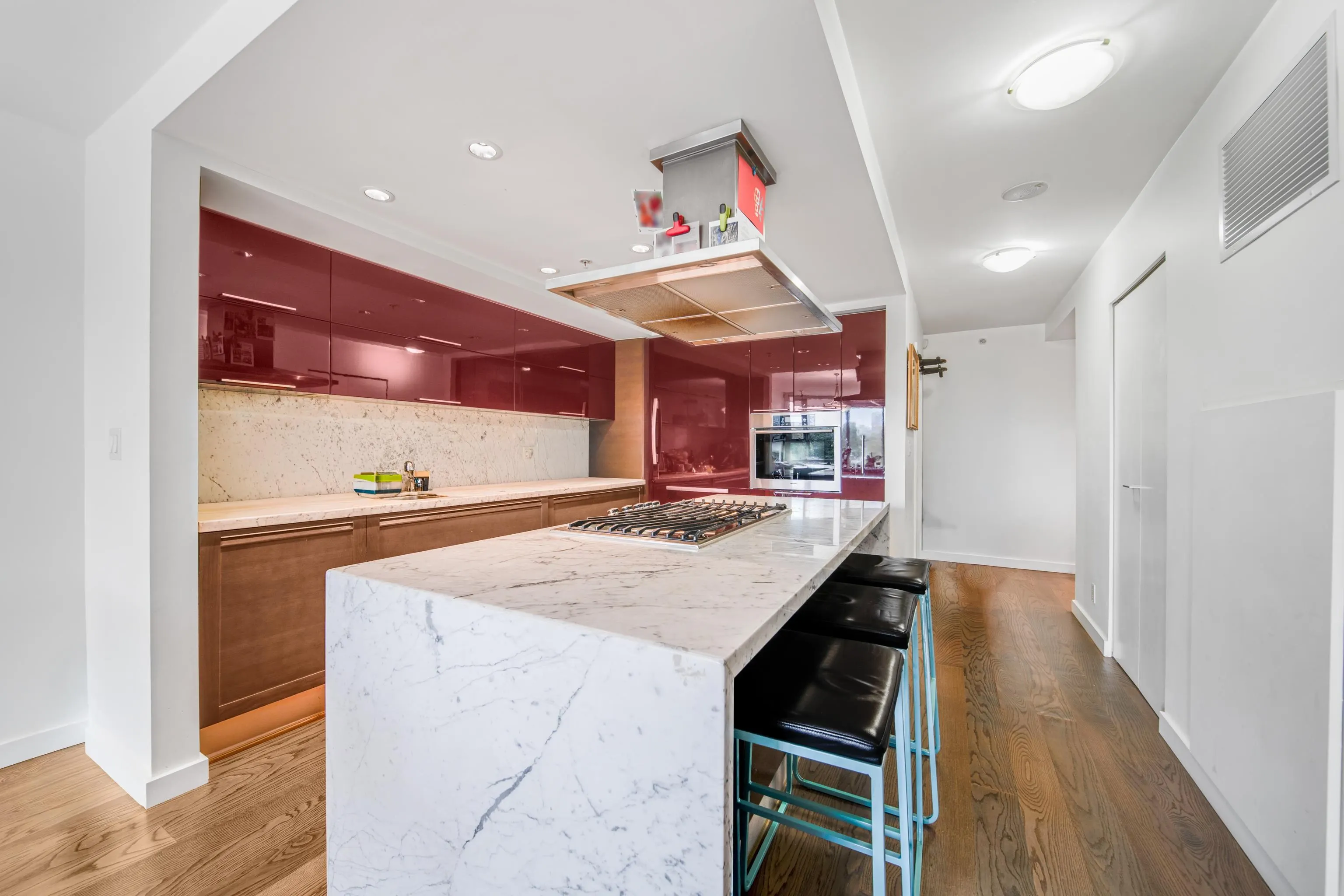 503 8 Smithe Mews