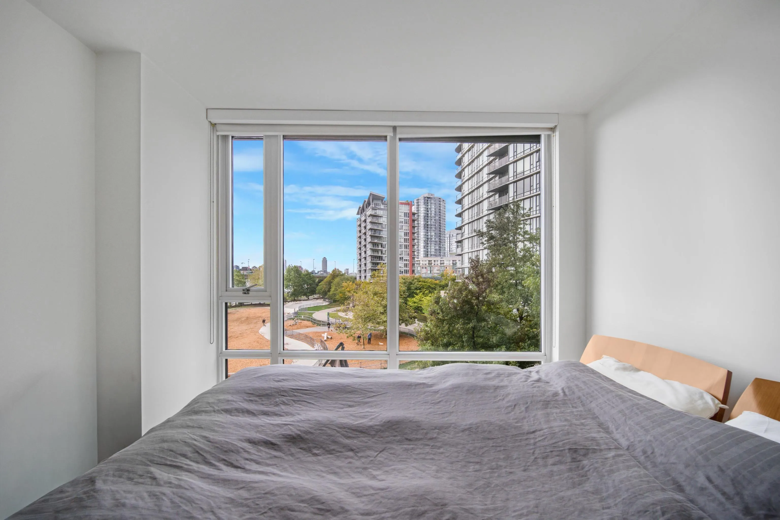 503 8 Smithe Mews