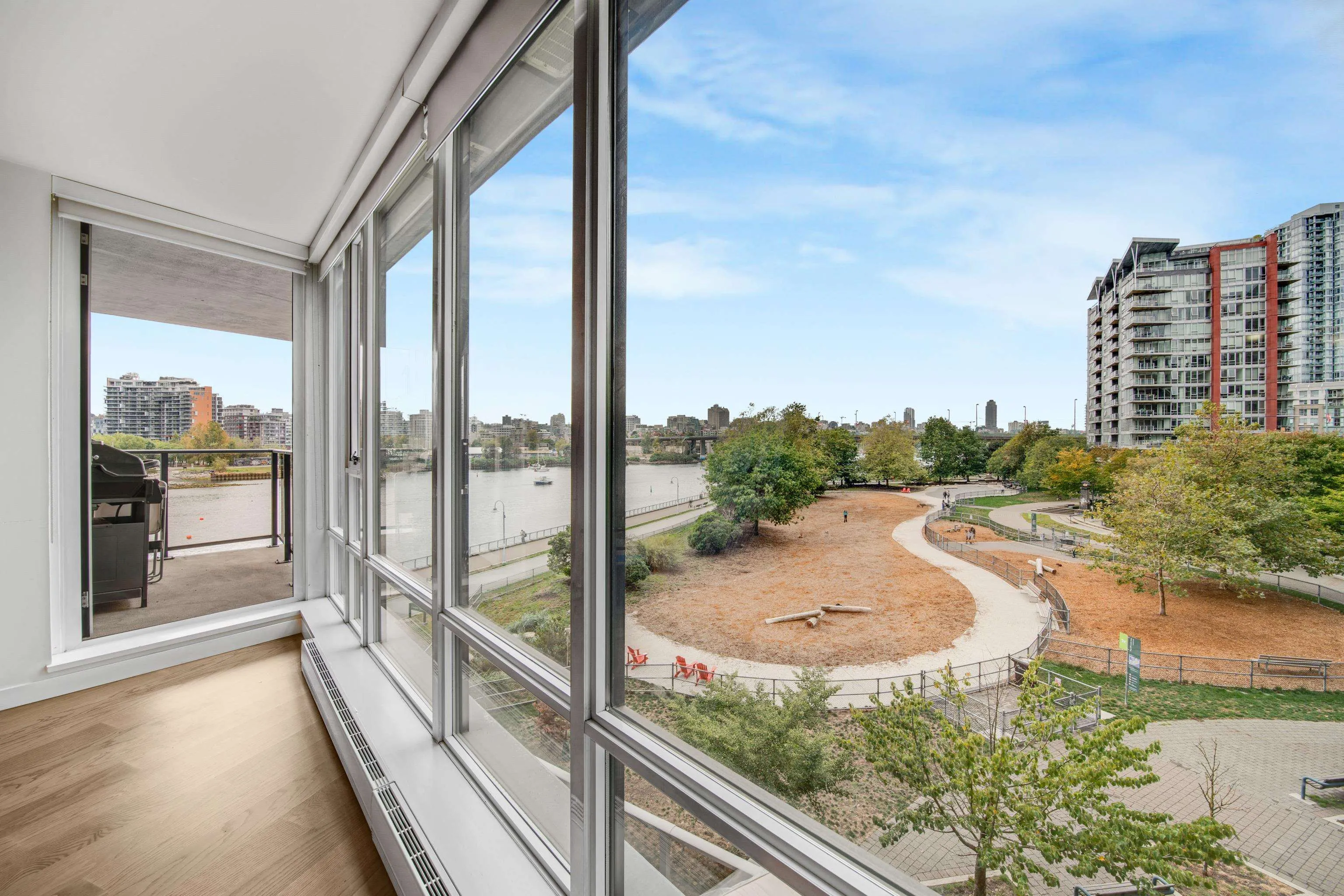 503 8 Smithe Mews