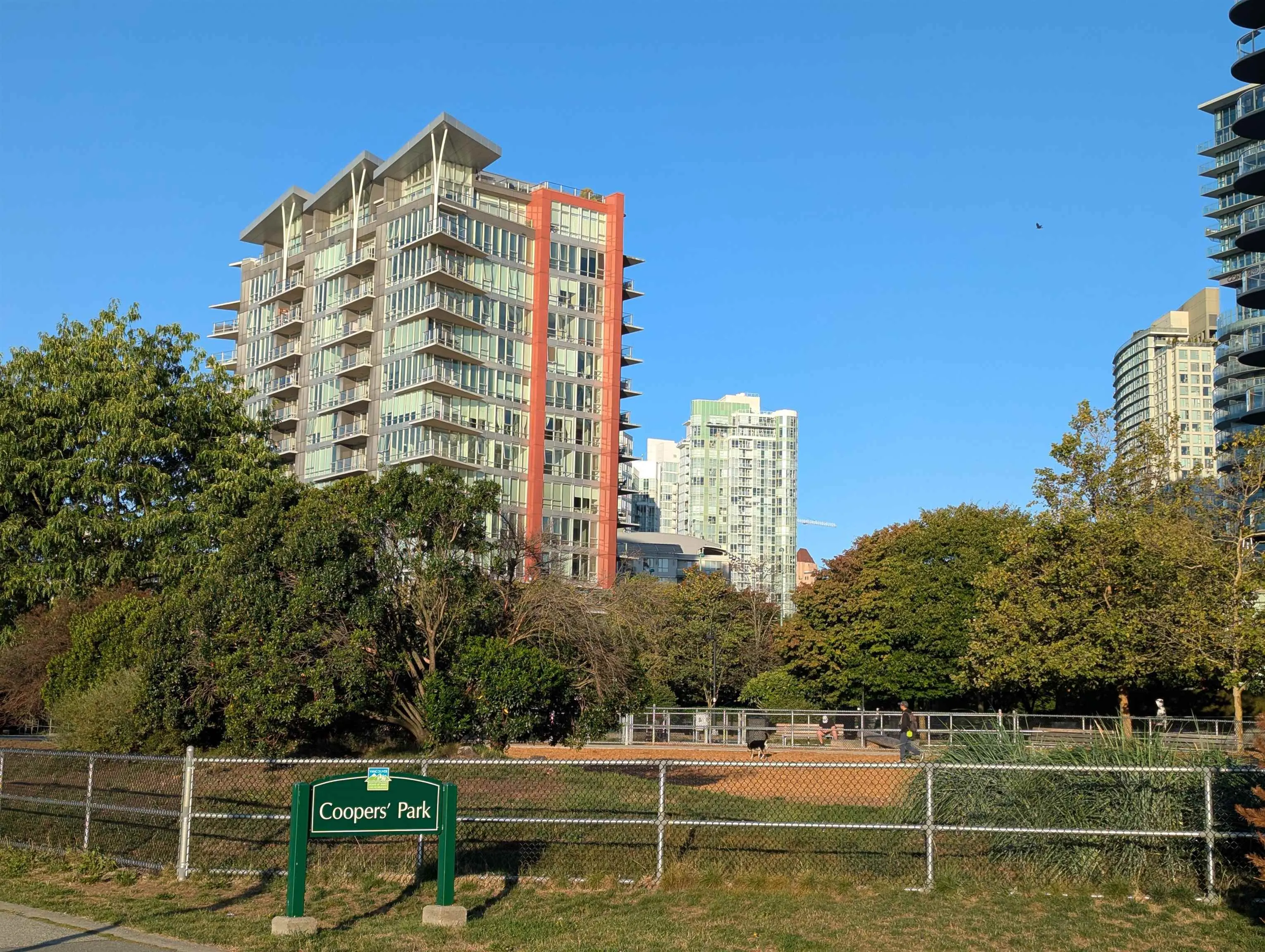503 8 Smithe Mews