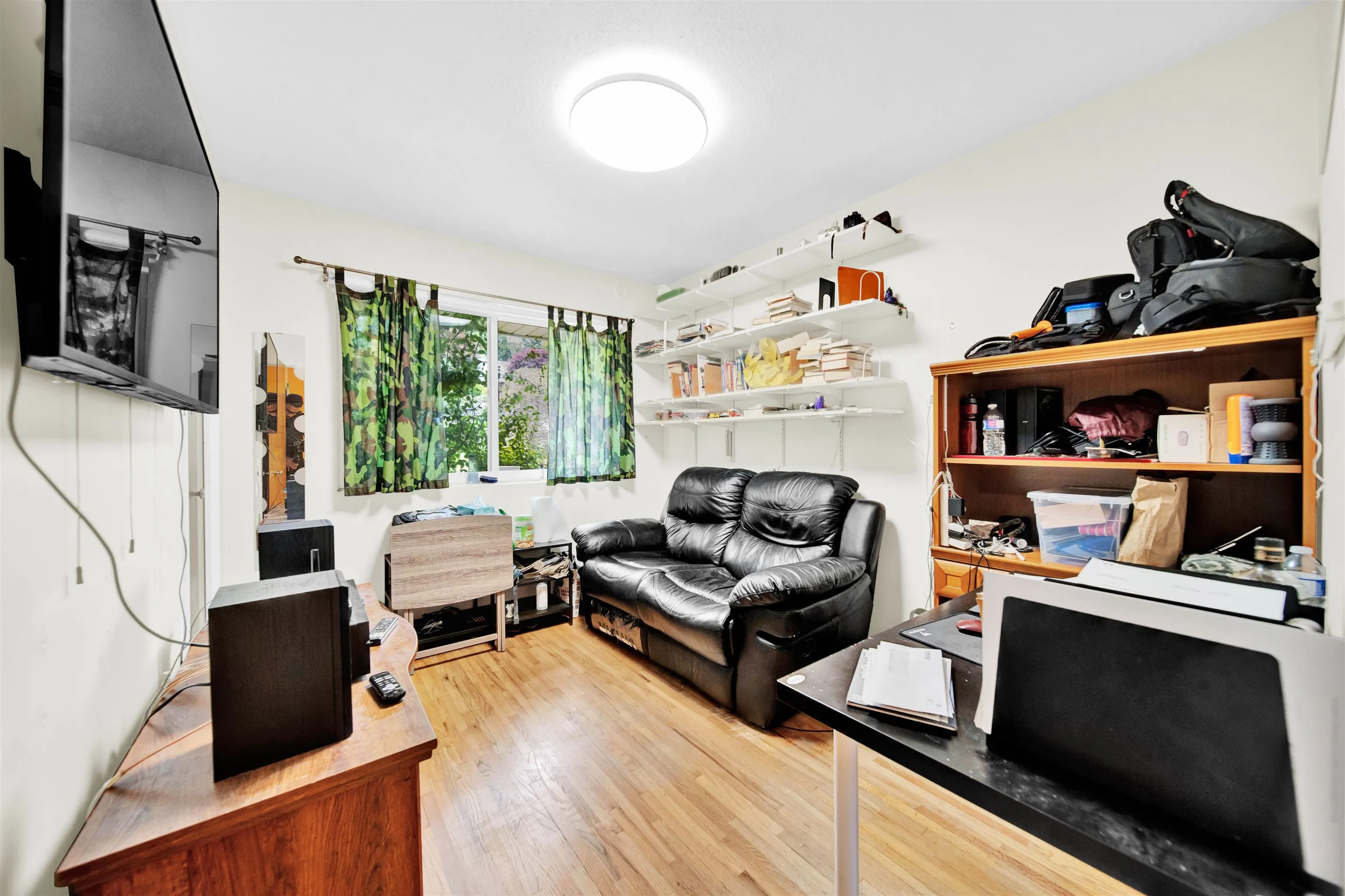 320 Seaforth Crescent