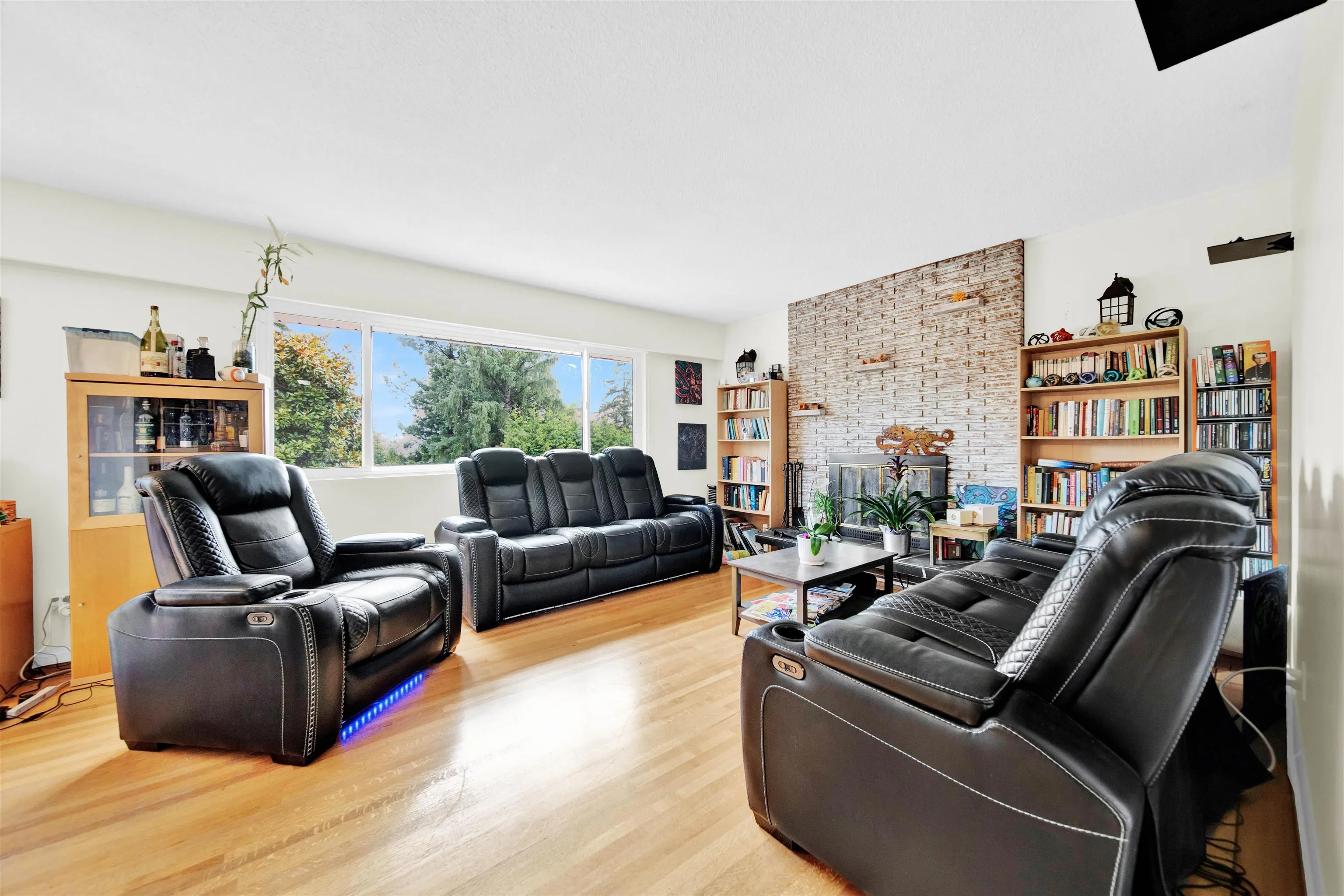 320 Seaforth Crescent