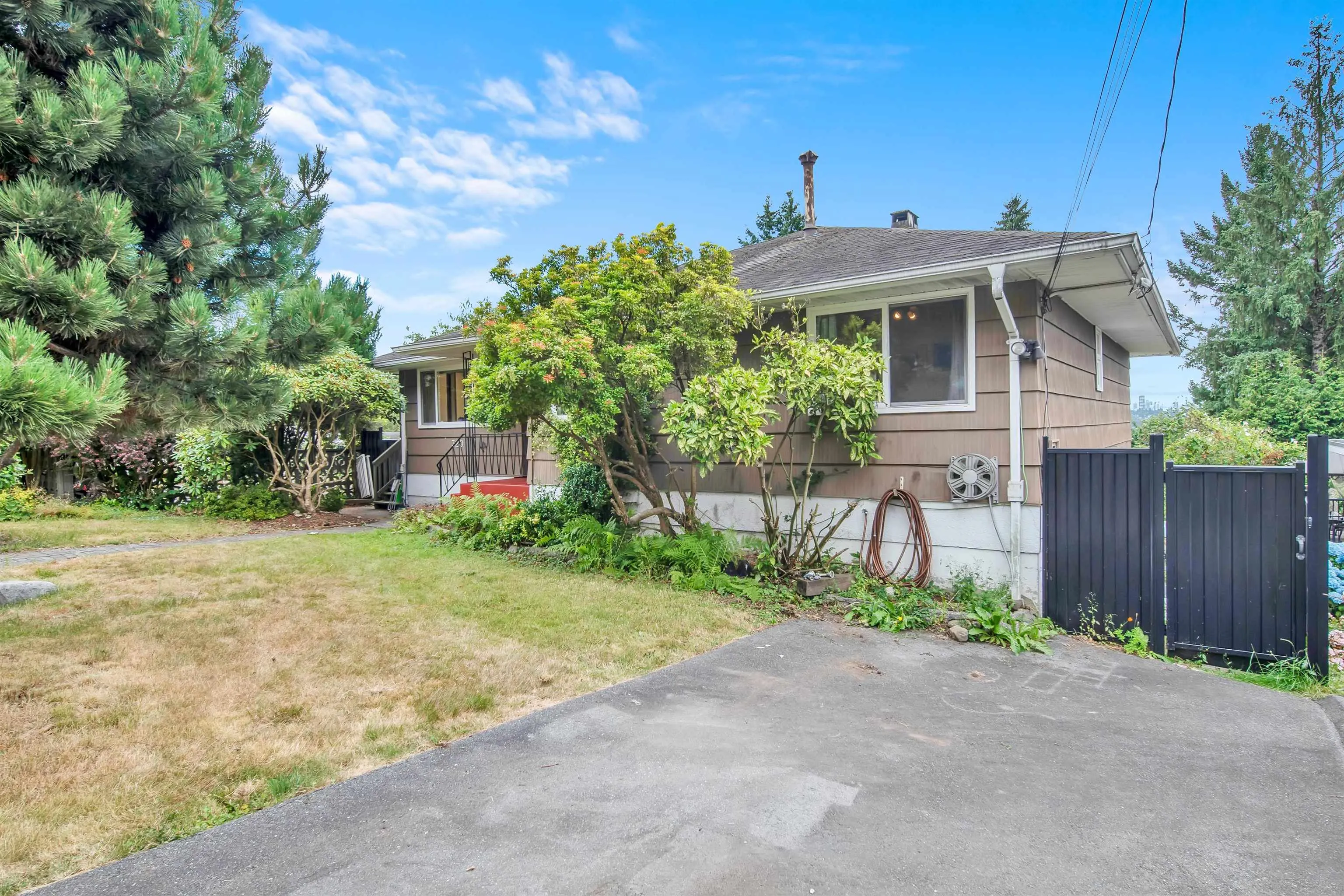 320 Seaforth Crescent