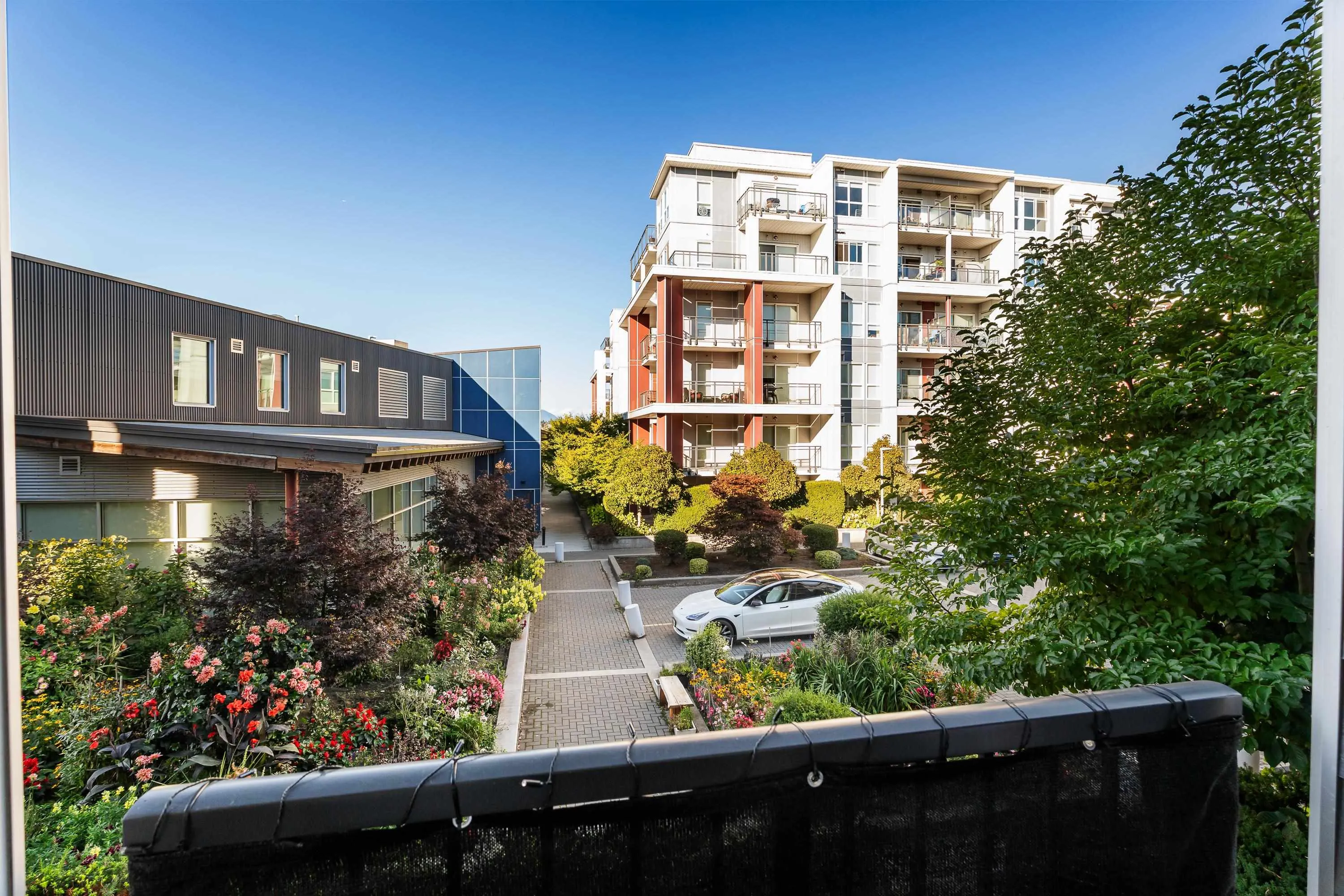 208 10011 River Drive Drive