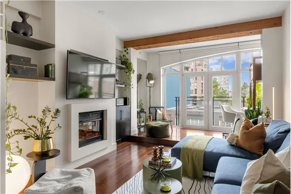 408 1275 Hamilton Street