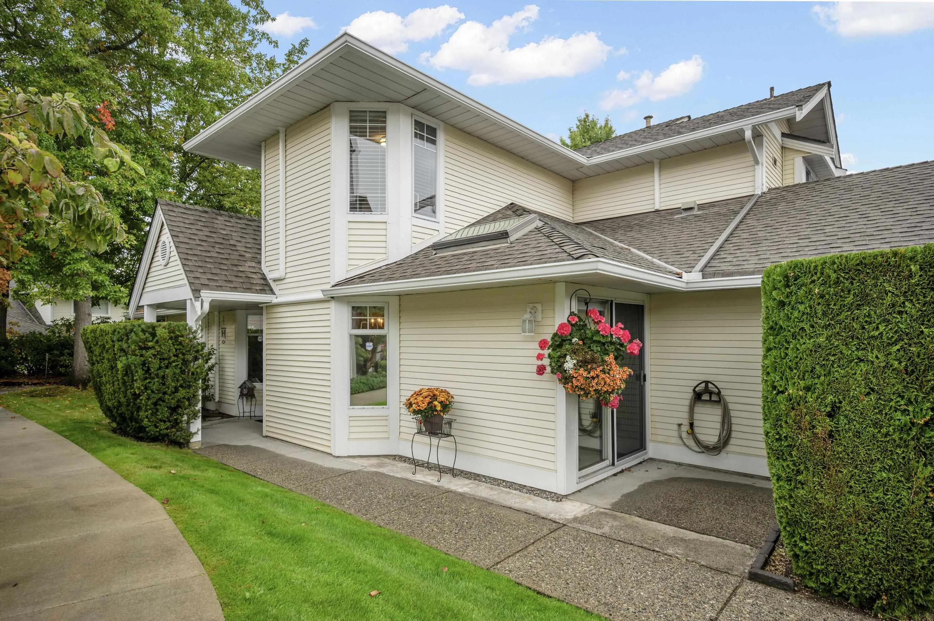 62 8737 212th Street
