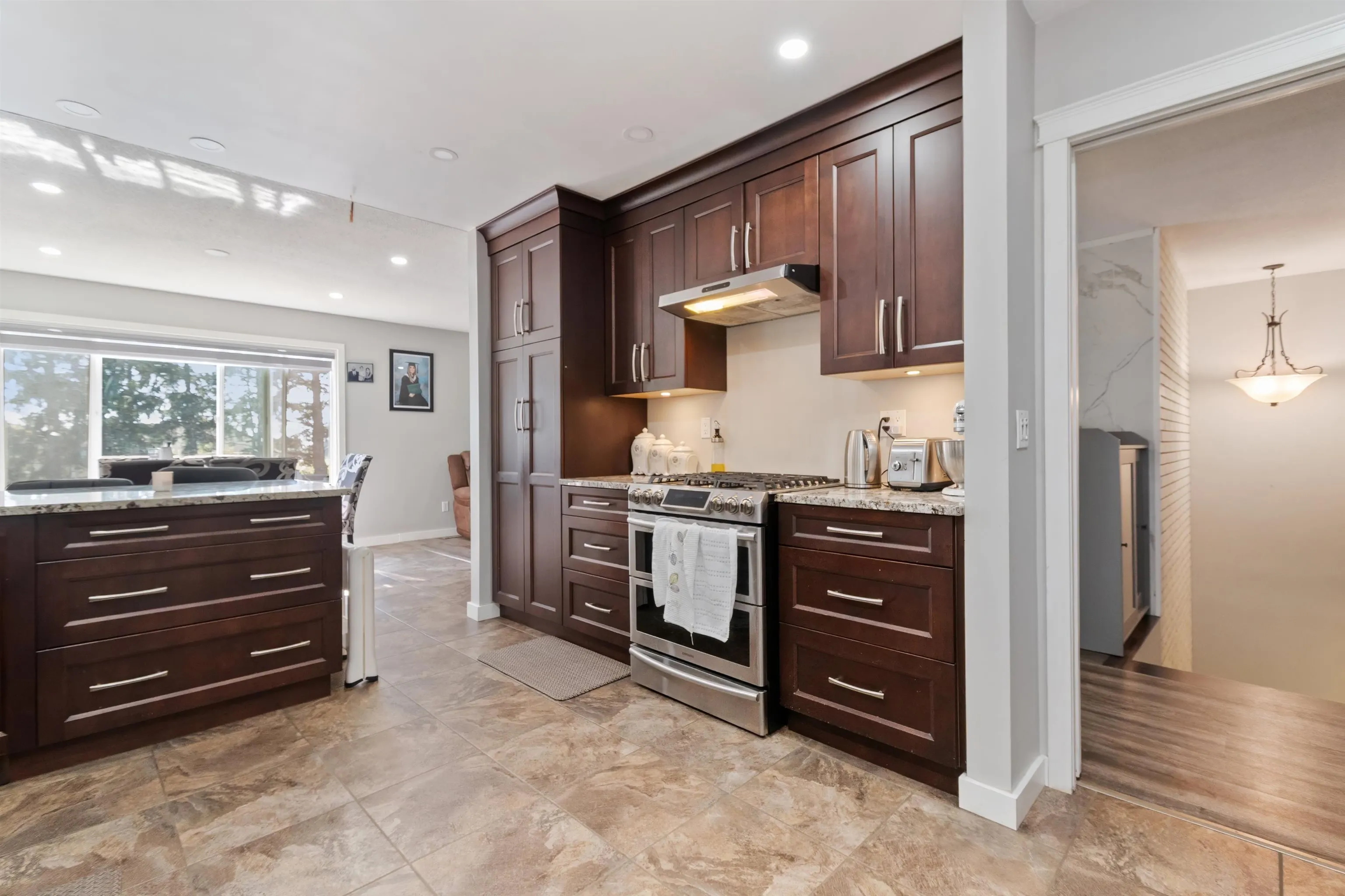5460 Interprovincial Highway