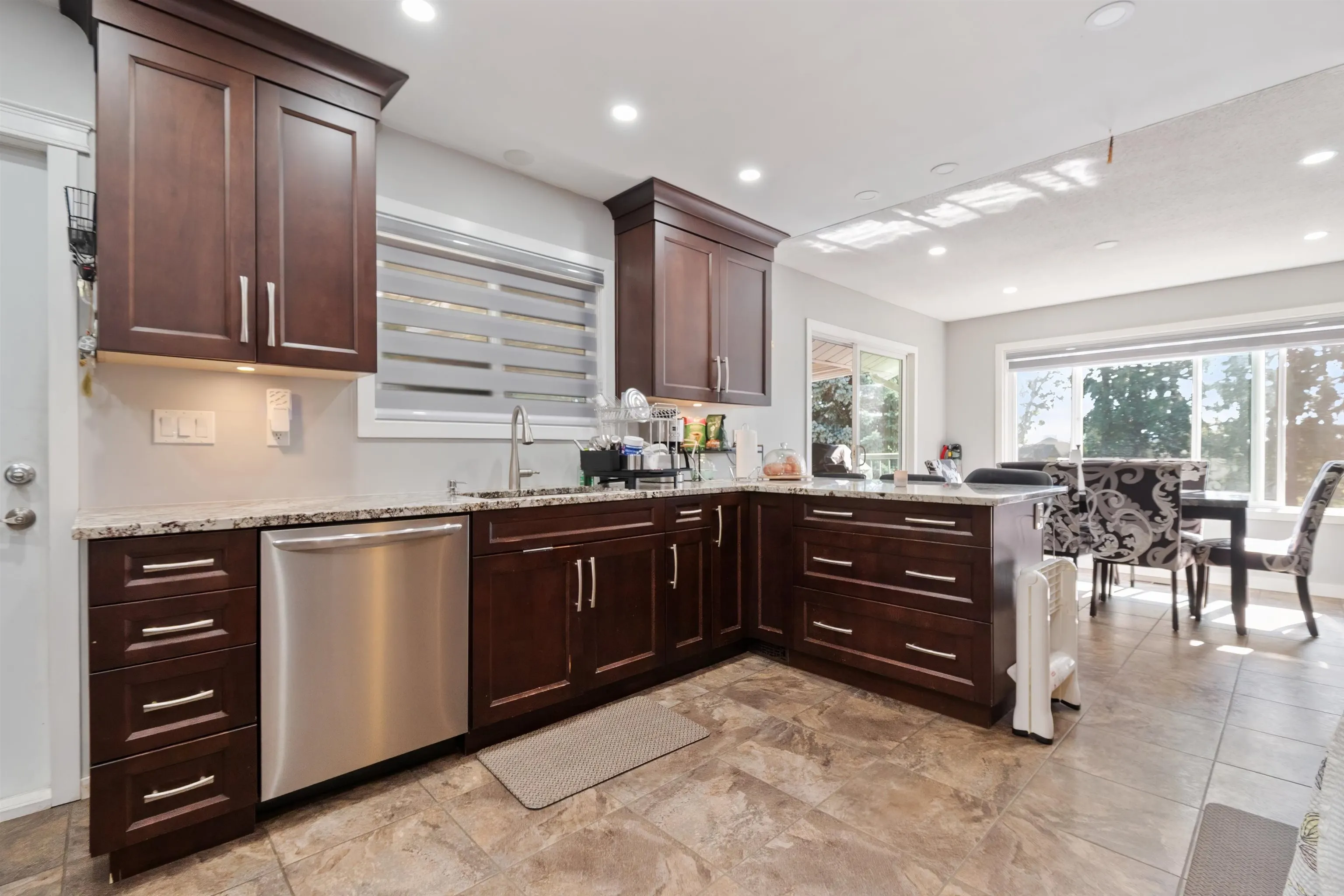 5460 Interprovincial Highway