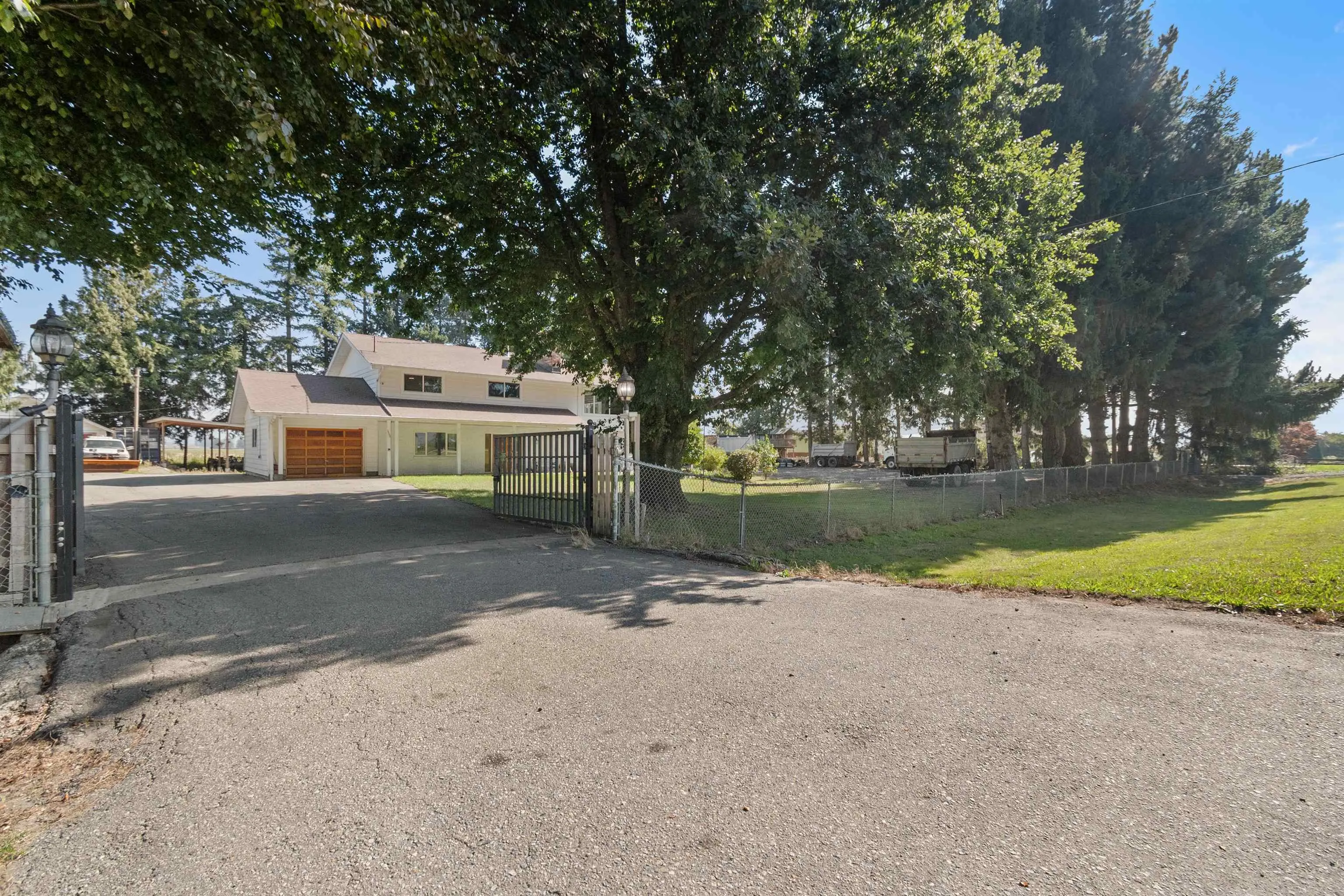 5460 Interprovincial Highway