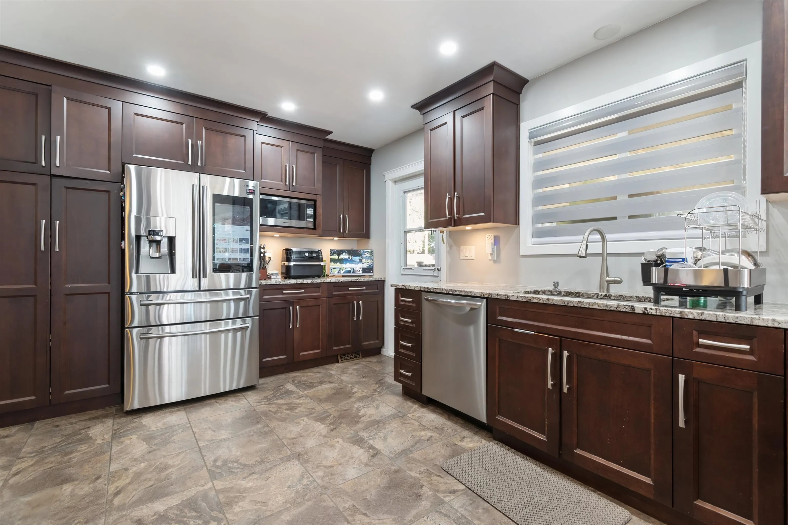 5460 Interprovincial Highway