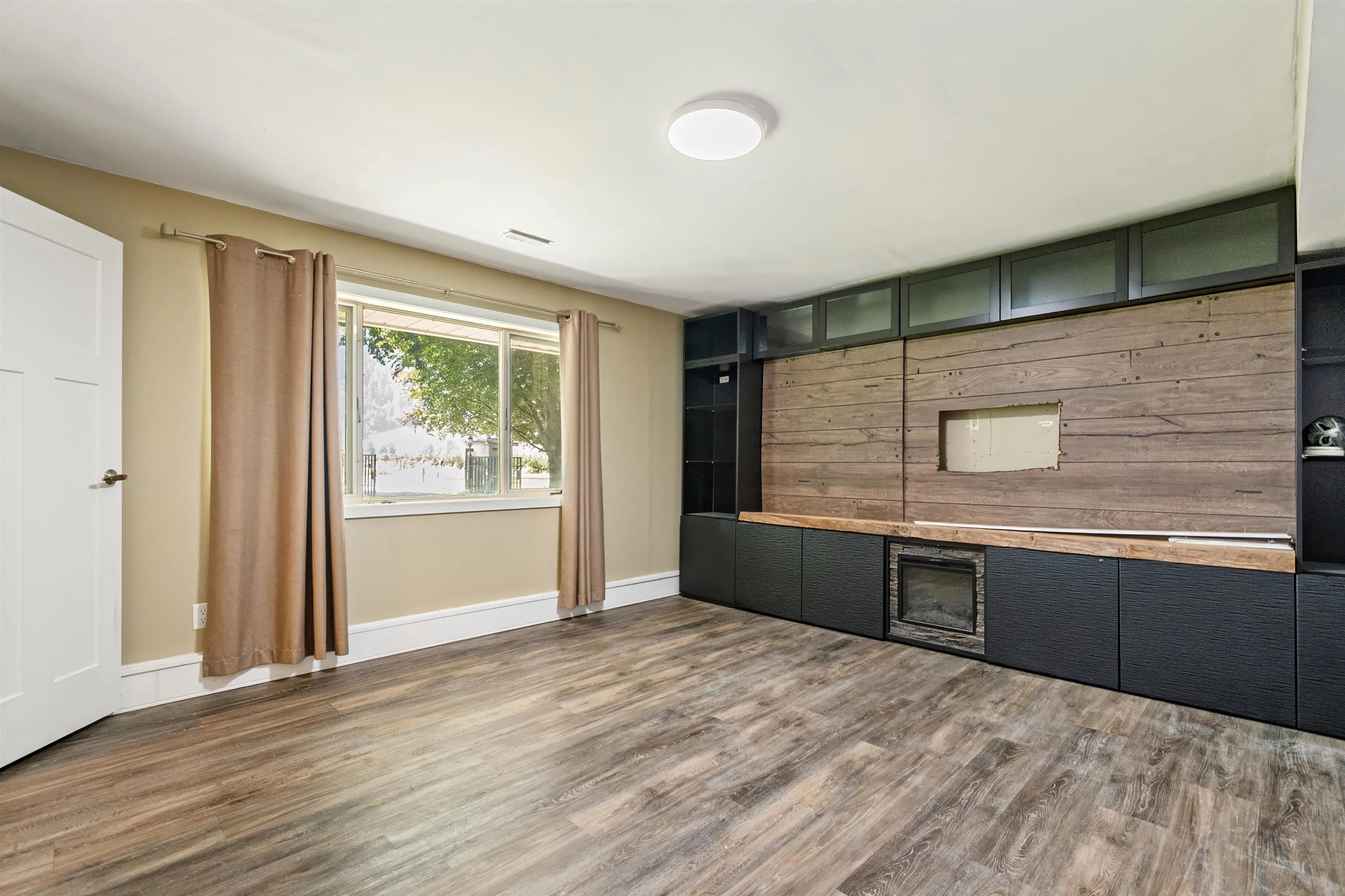 5460 Interprovincial Highway