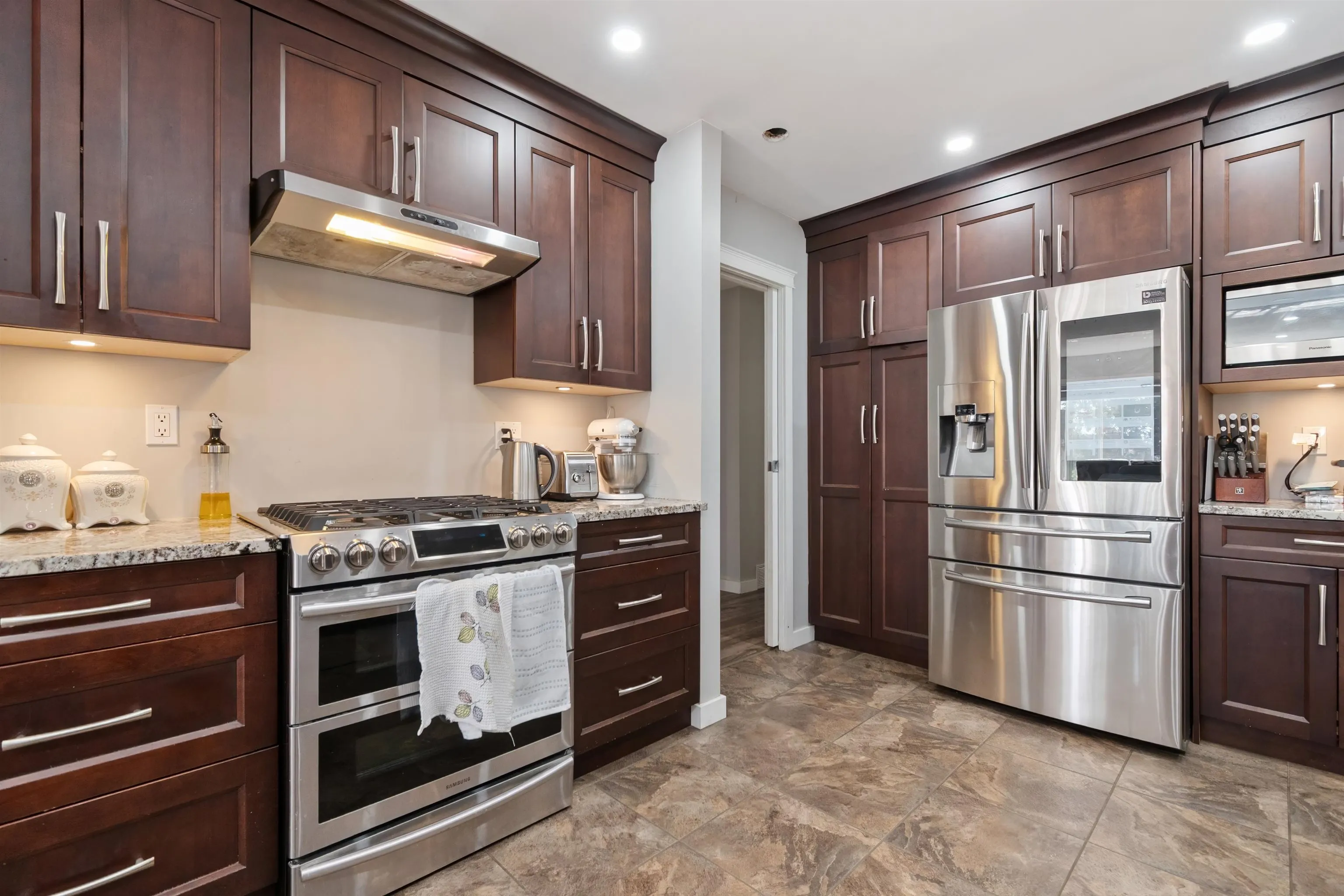 5460 Interprovincial Highway