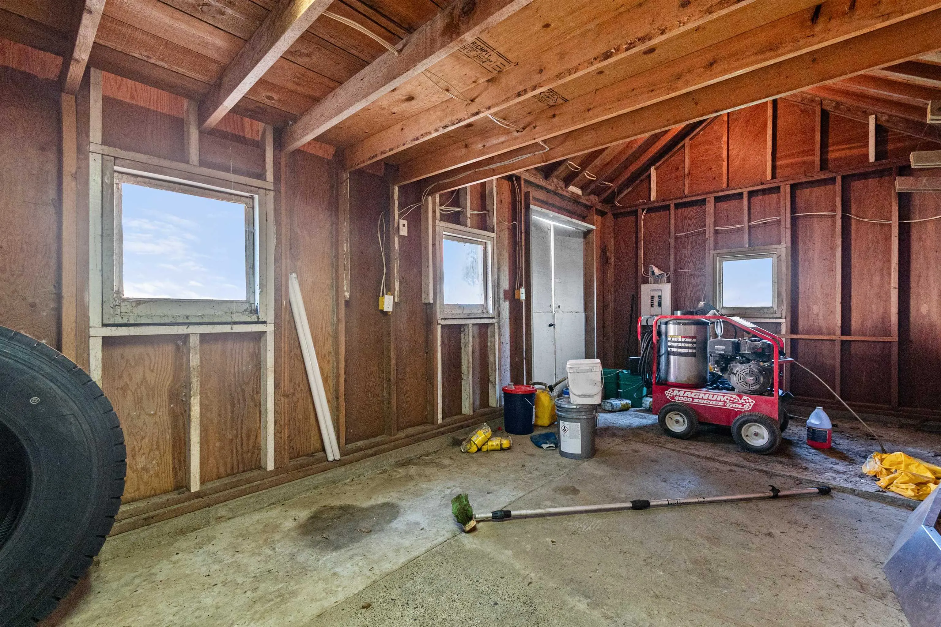 5460 Interprovincial Highway