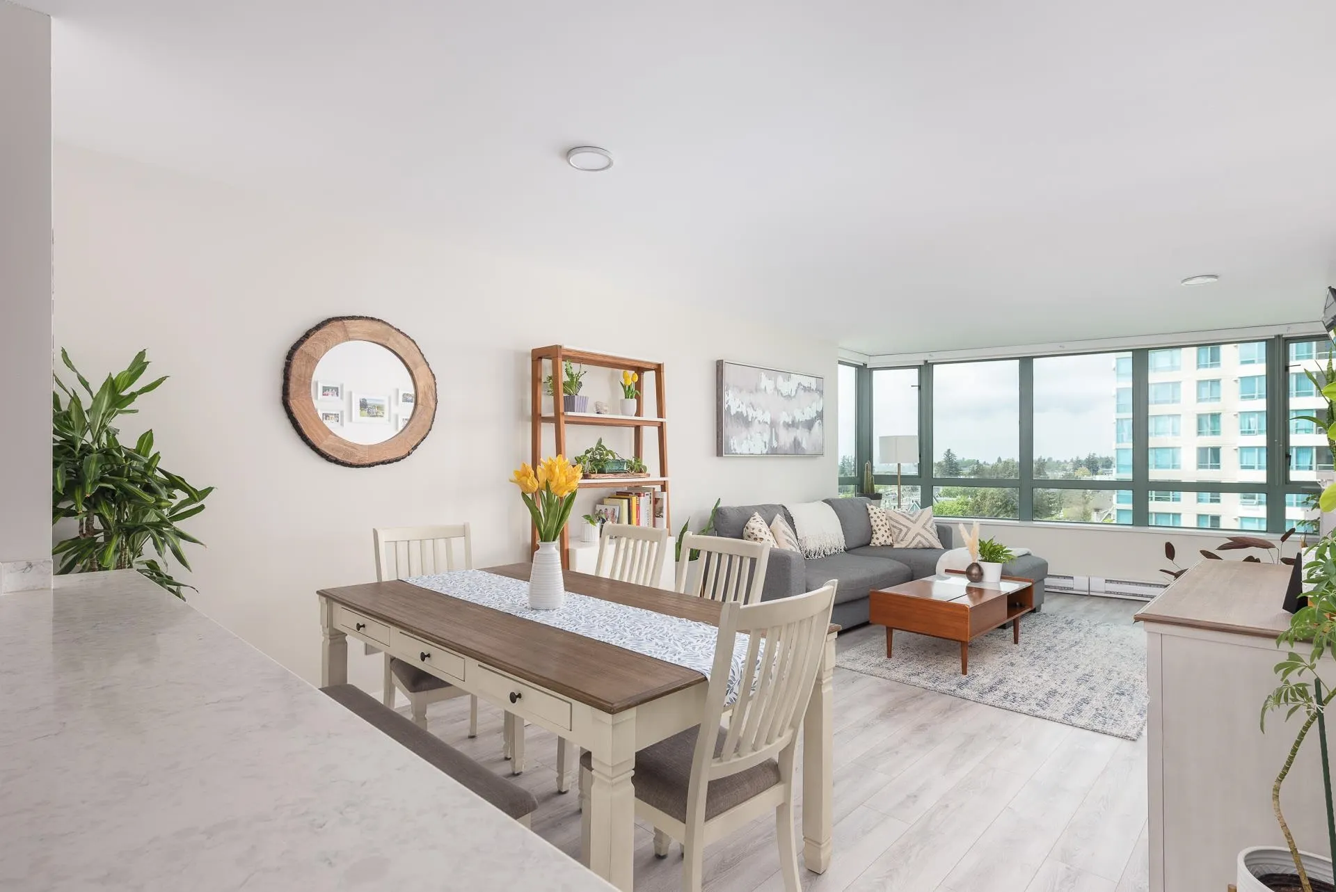 905 6659 Southoaks Crescent