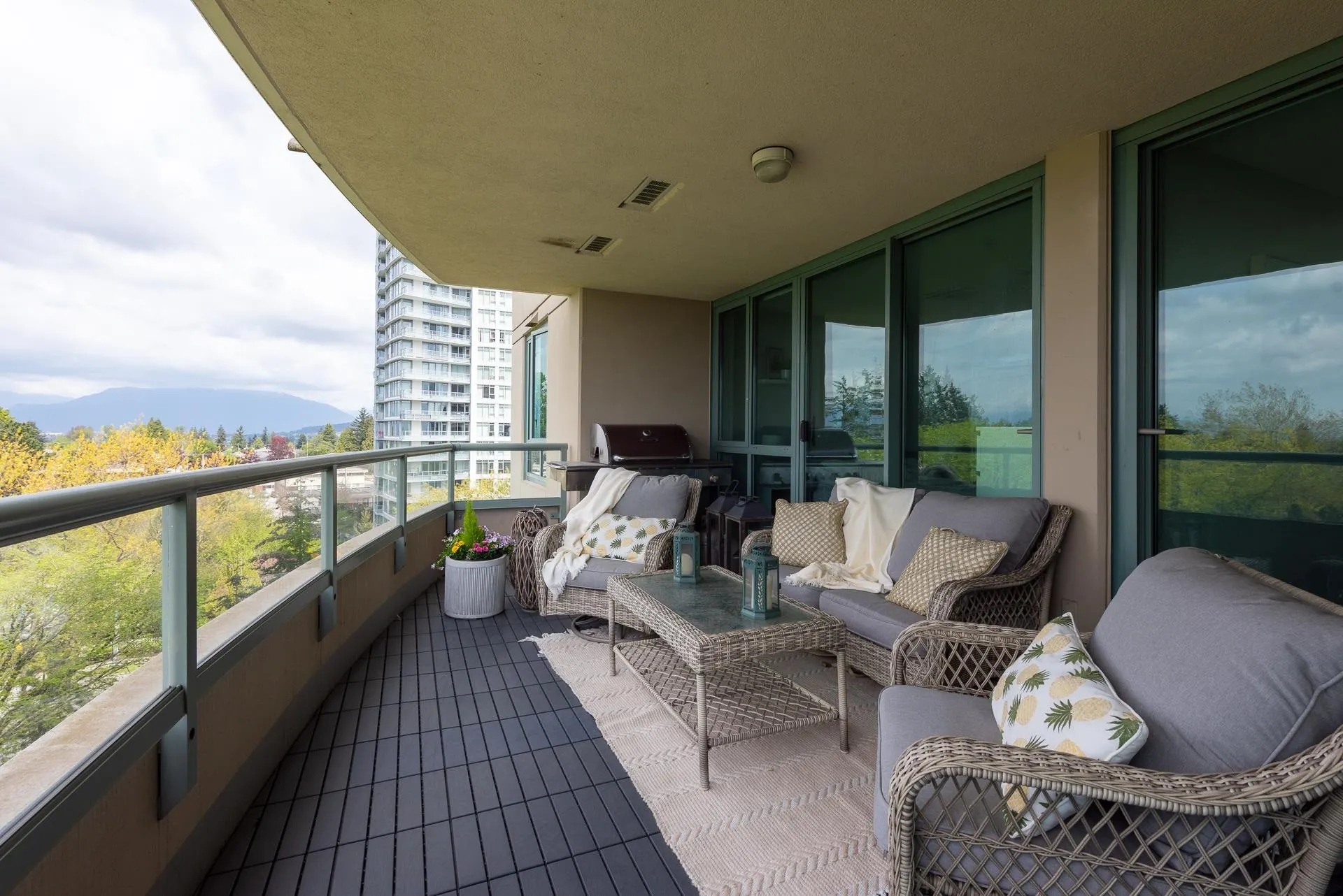 905 6659 Southoaks Crescent