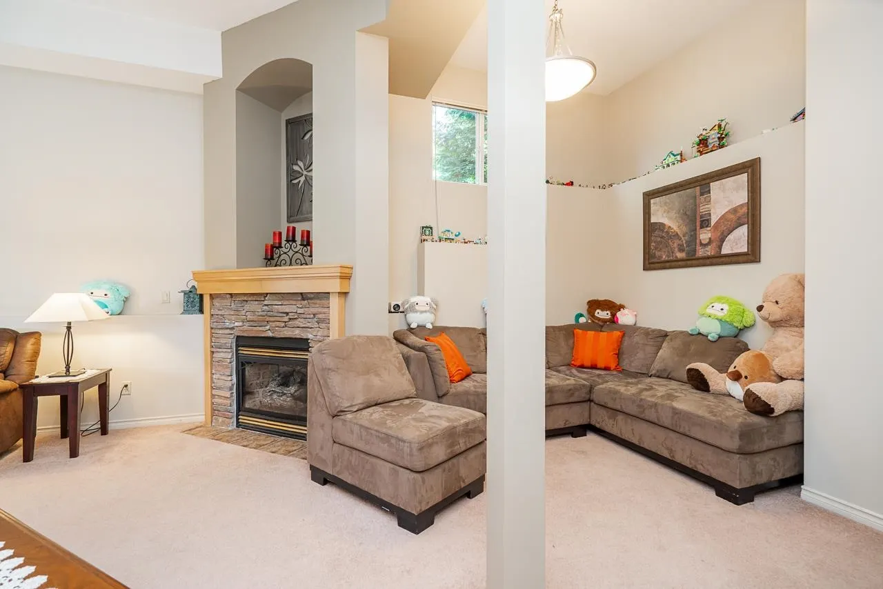 31 23281 Kanaka Way