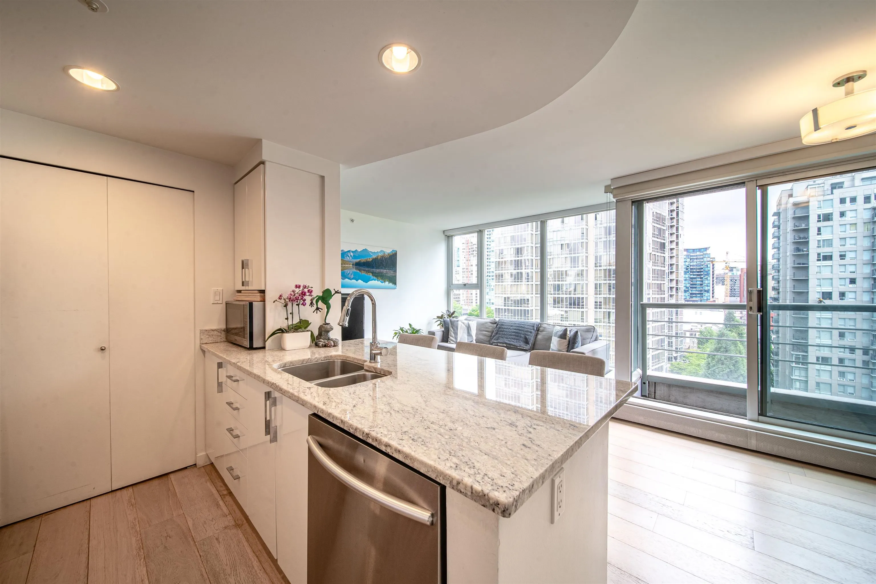 1603 1008 Cambie Street