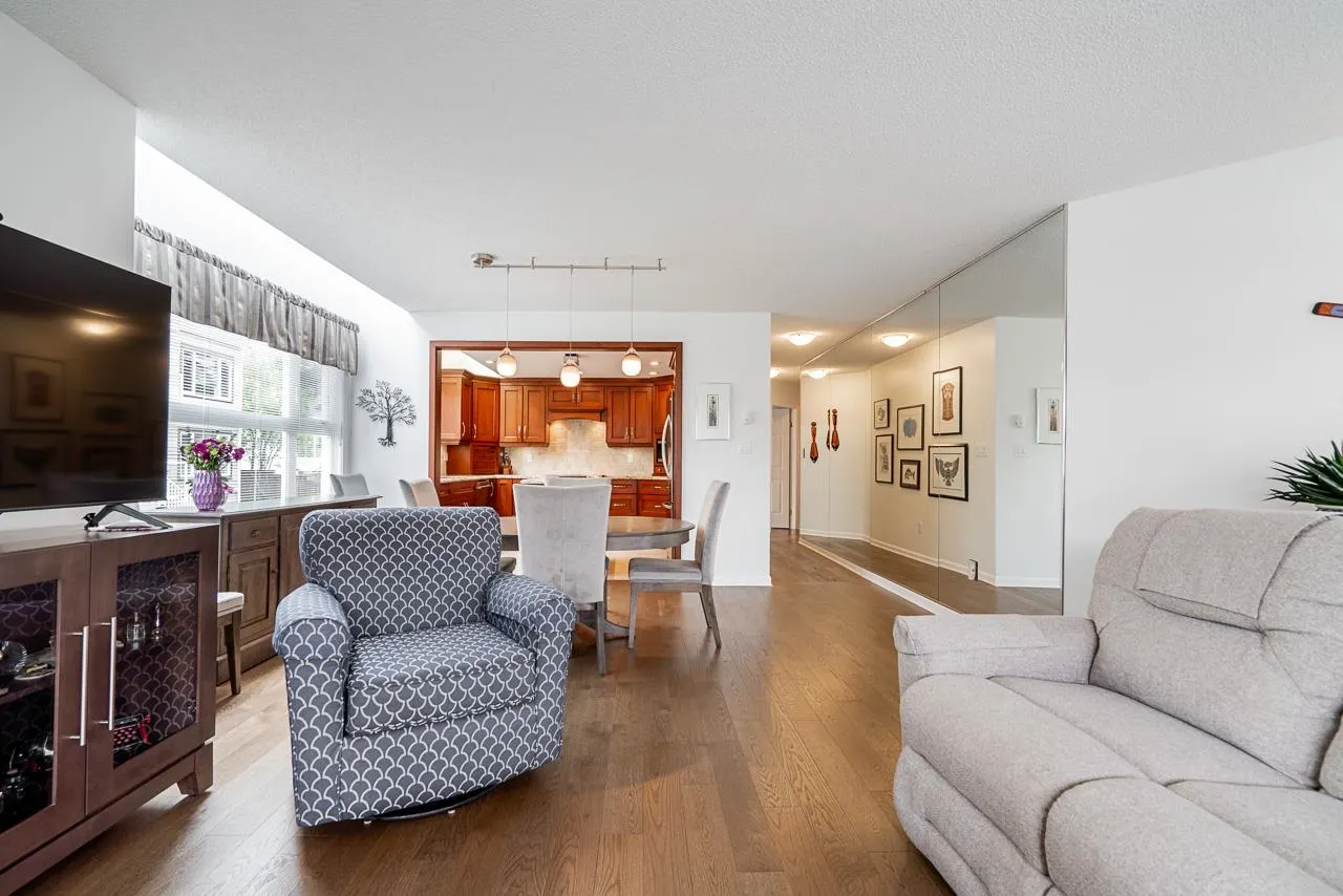 305 15367 Buena Vista Avenue